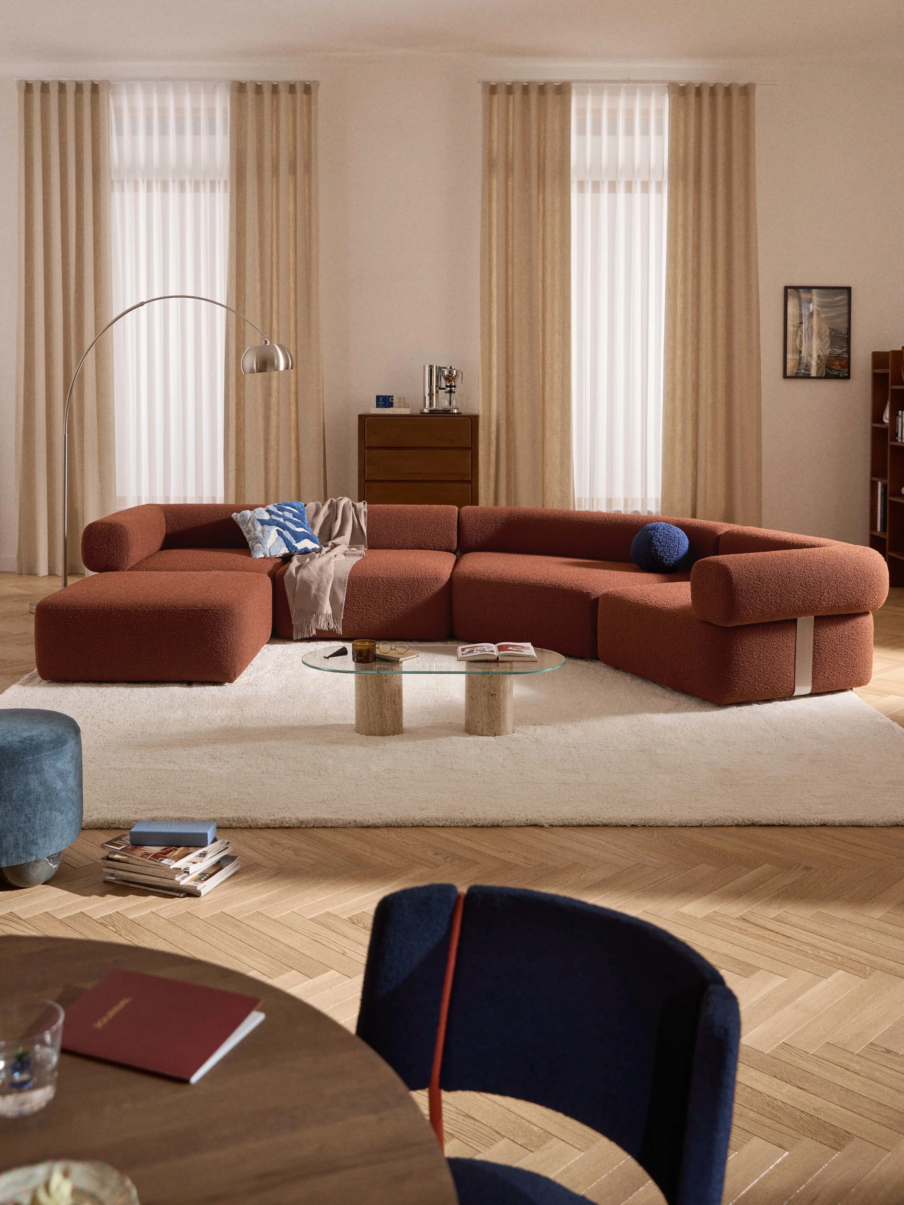 Großes modulares Bouclé-Sofa Anton mit Hocker (links/rechts)