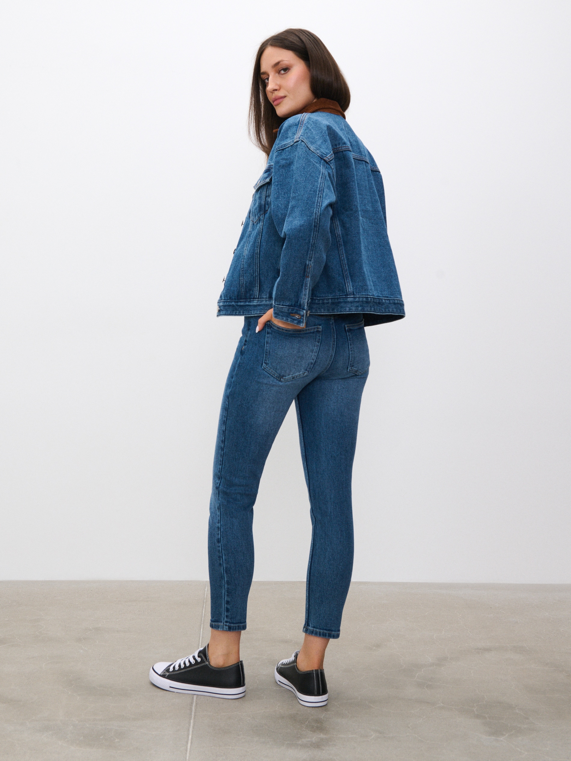 Spodnie jeansowe mom comfort fit