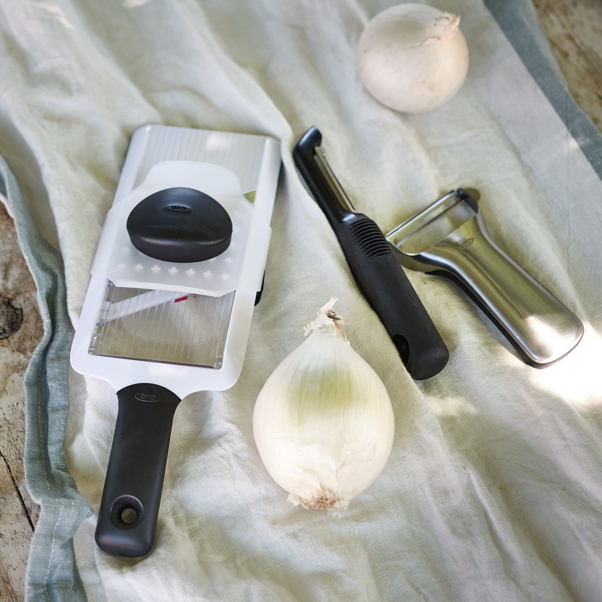 OXO - Mandoline à main en pvc et lame en inox - blanc