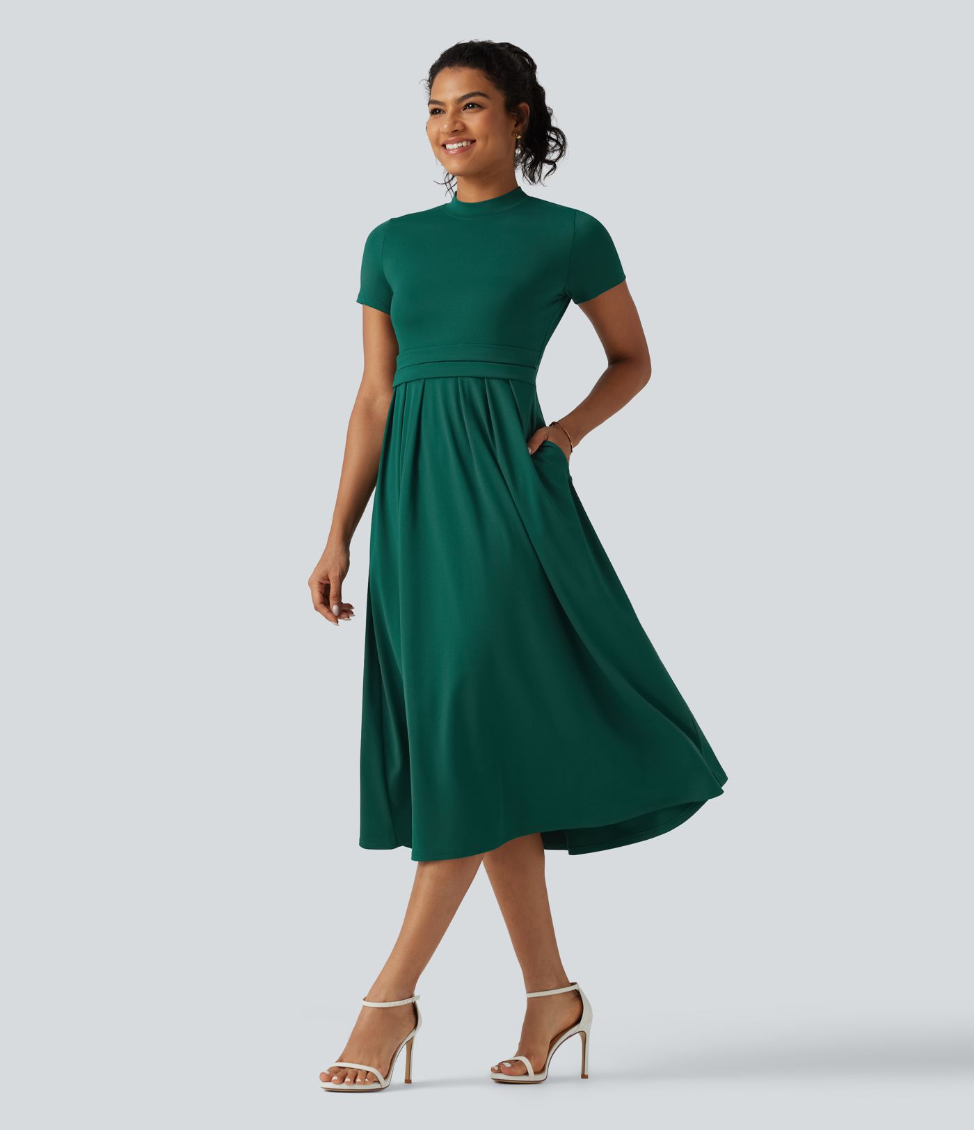 Robe midi évasée à col montant, manches courtes et poches