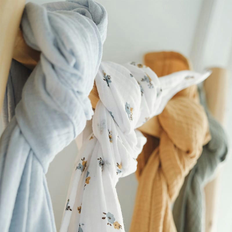 - Lange bébé en gaze de coton fleurs (60x60cm)