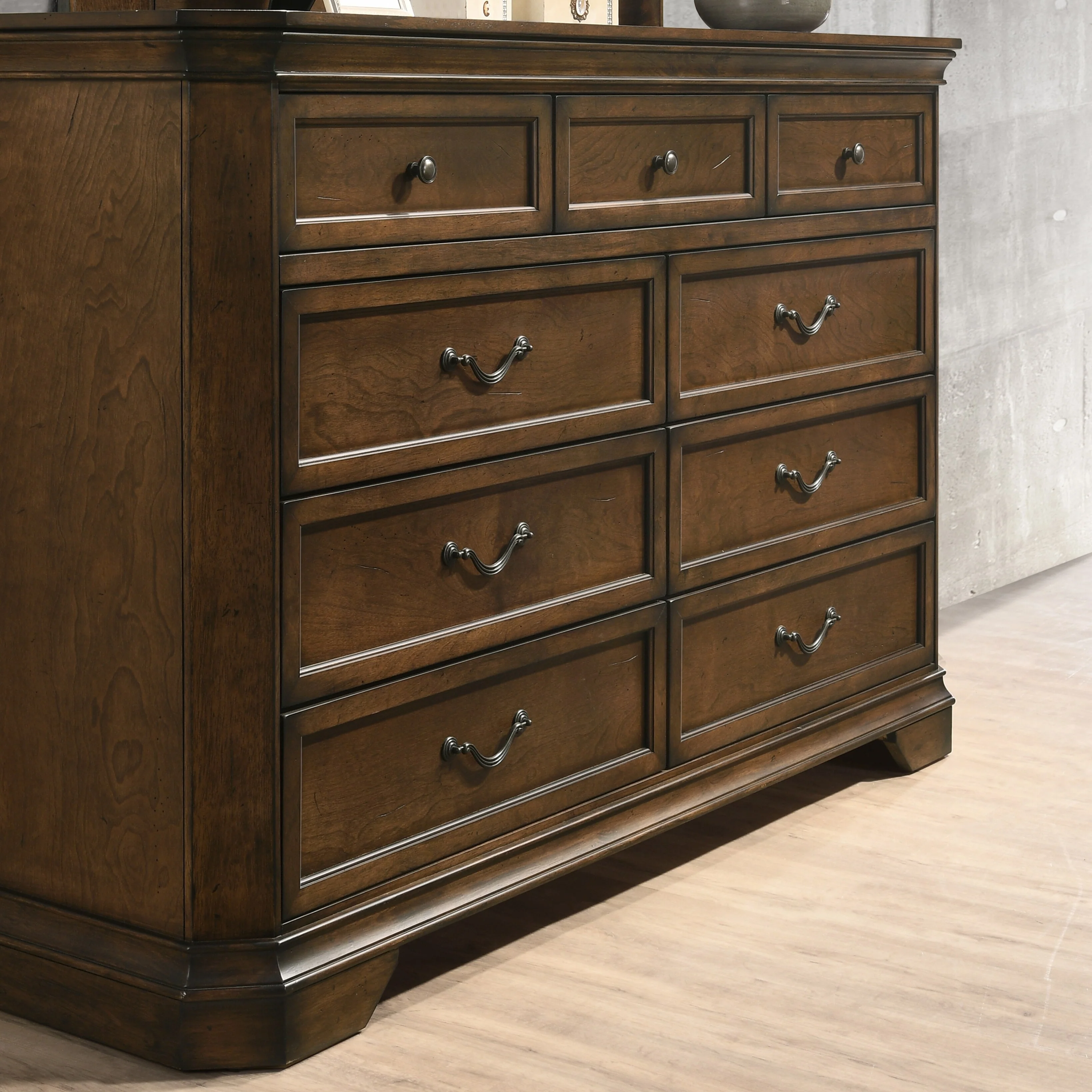 Roundhill Furniture Maderne Traditional Wood 9-Drawer Dresser, Antique Walnut Finish