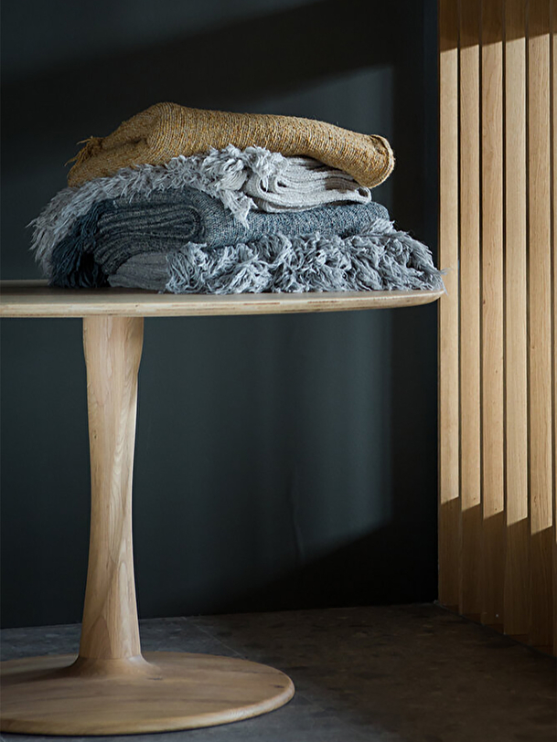 Table ronde torsion - ethnicraft chene clair