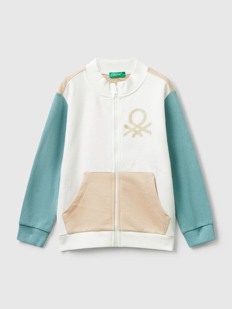 Hoodie with glittery print