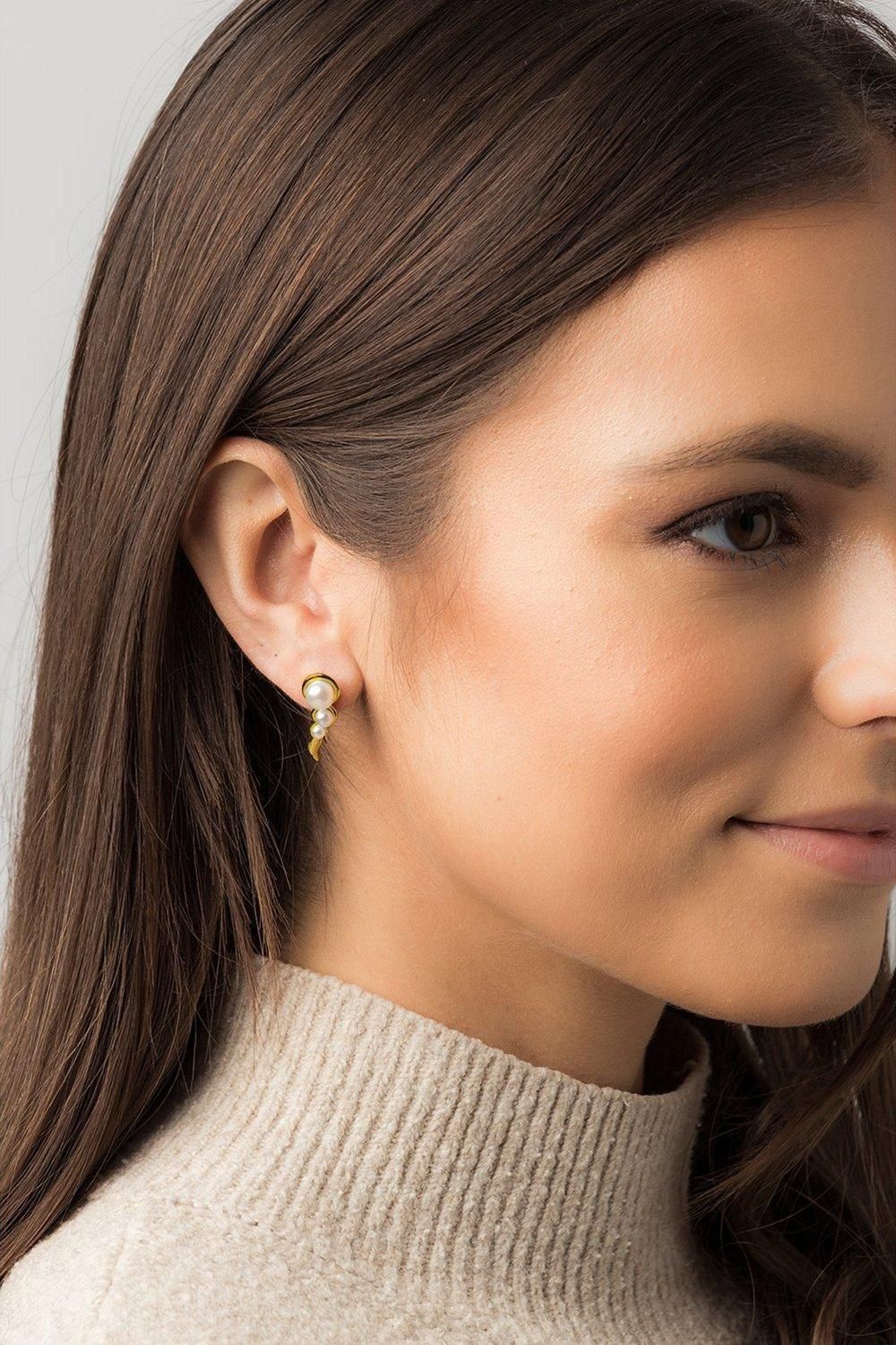 Pure Luxuries London Gift Packaged 'Miletto' 18ct Yellow Gold Plated 925 Silver & Freshwater Pearl Earrings