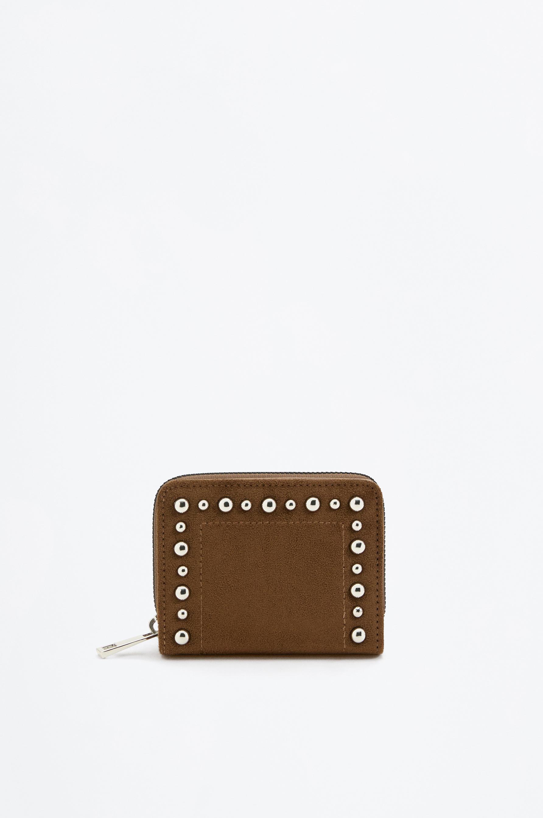 CARTERA PU CON TACHAS
