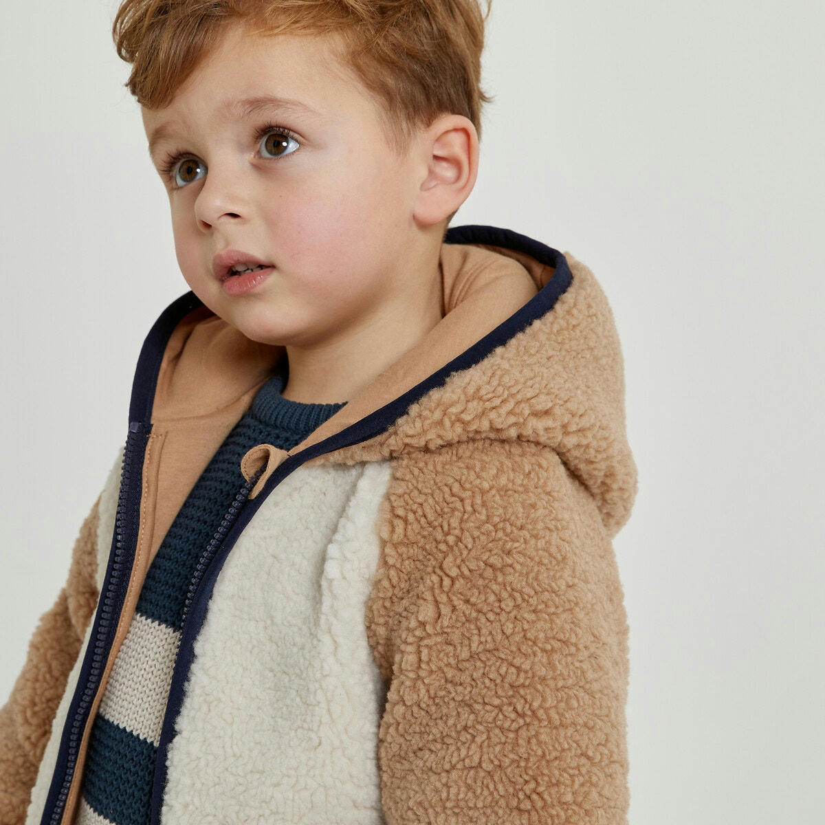 Gilet capuche maille peluche