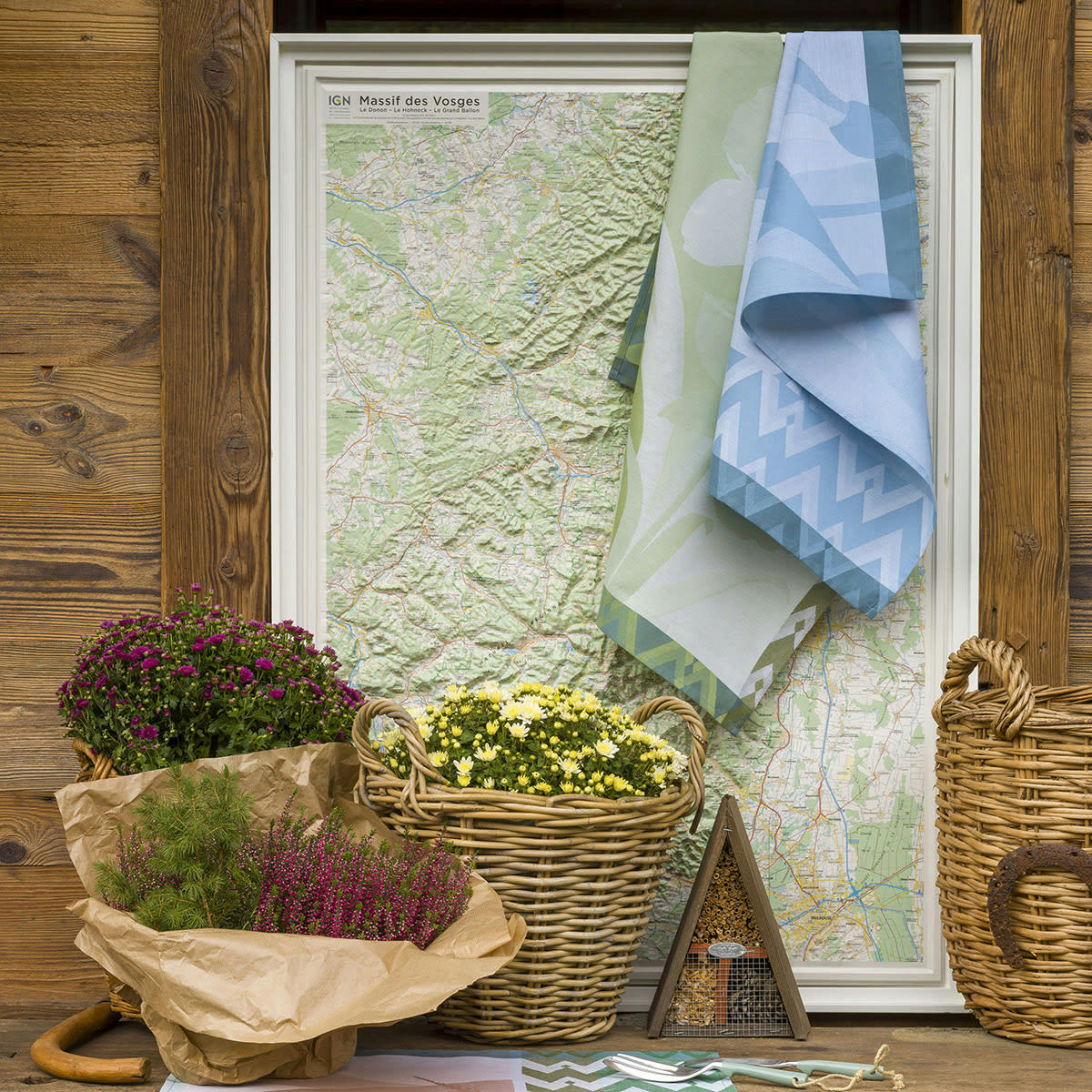 LA VIE EN VOSGES - Torchon en coton perce neige 60 x 80