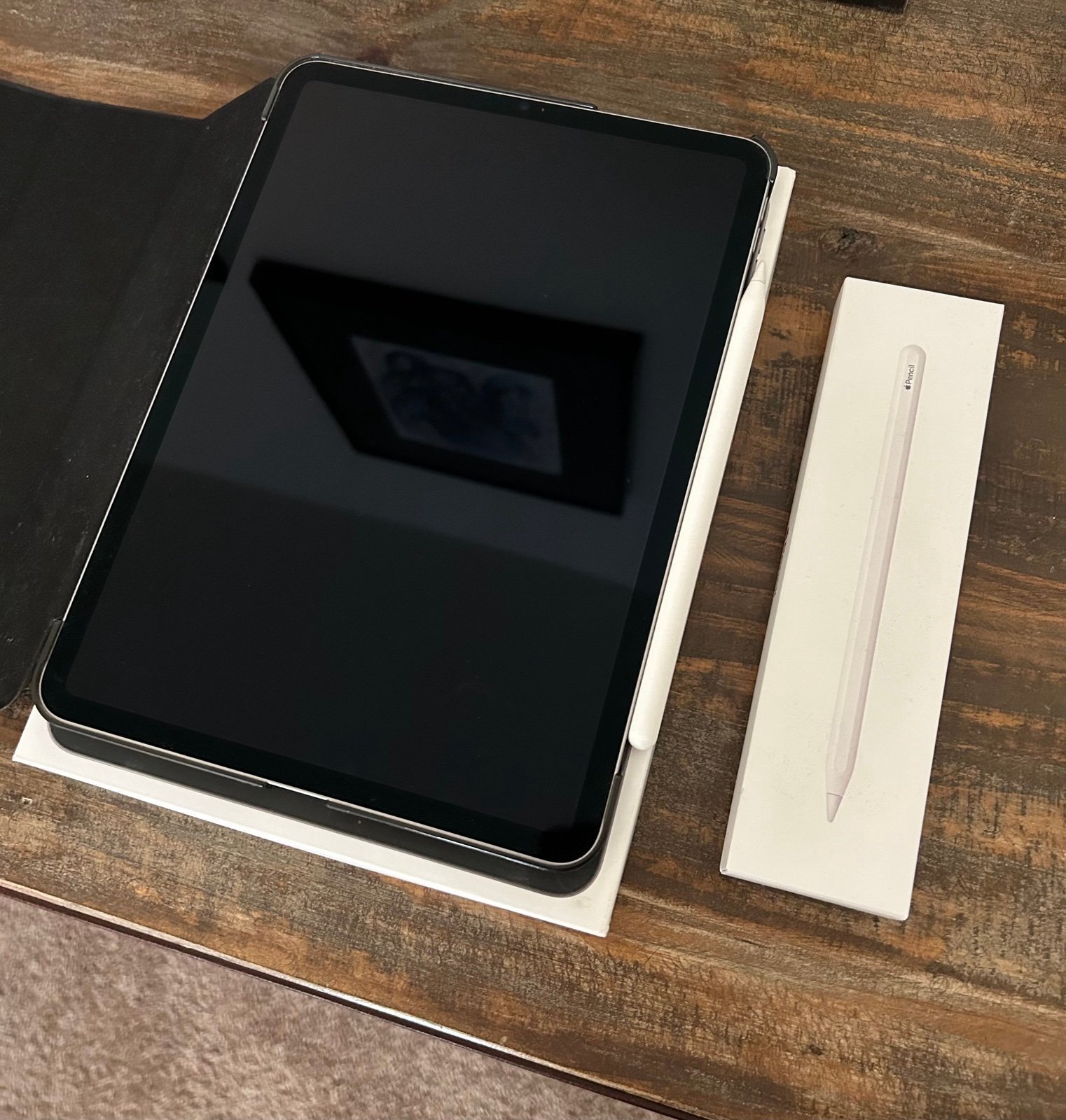 iPad Pro 11-inch (4th Generation) Wi-Fi 256 GB + Apple Pencil