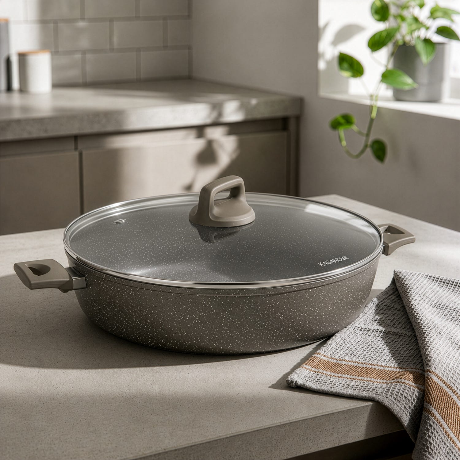 Tegame 32 cm antiaderente Pratika con coperchio