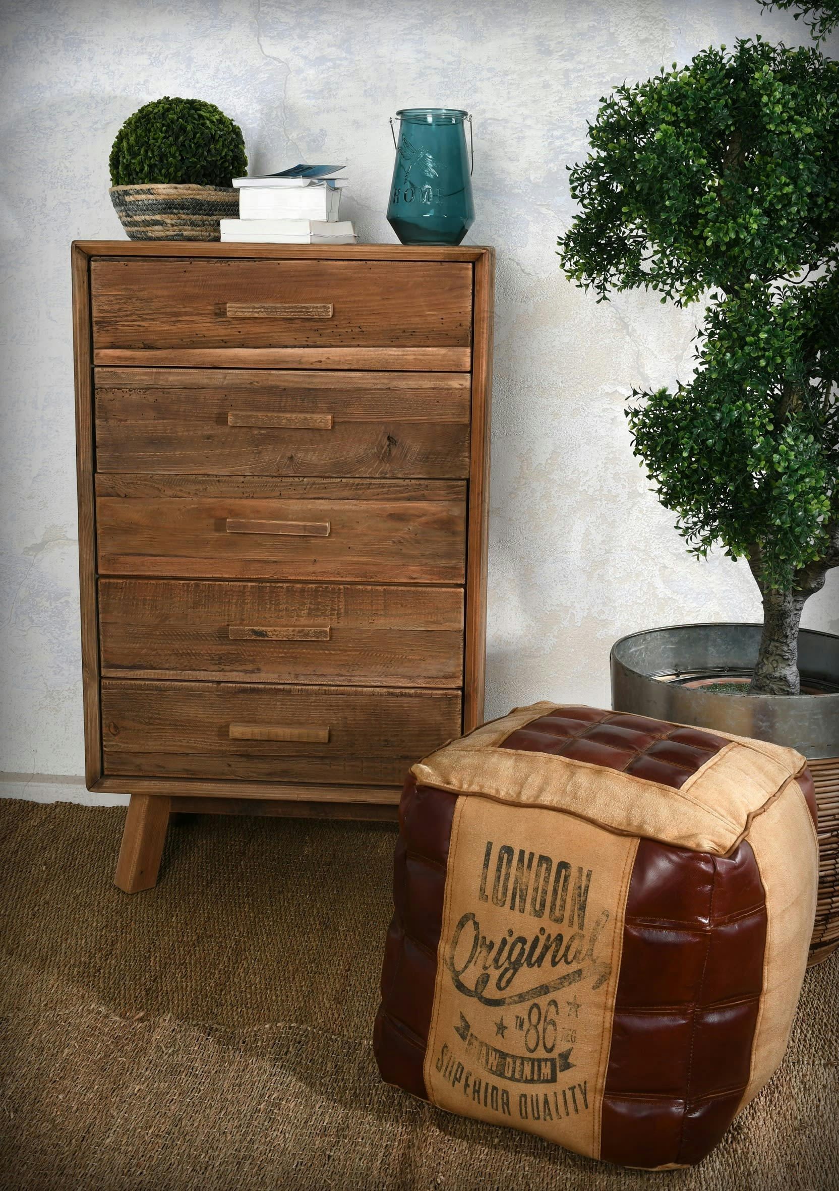 - Commode en pin recyclé