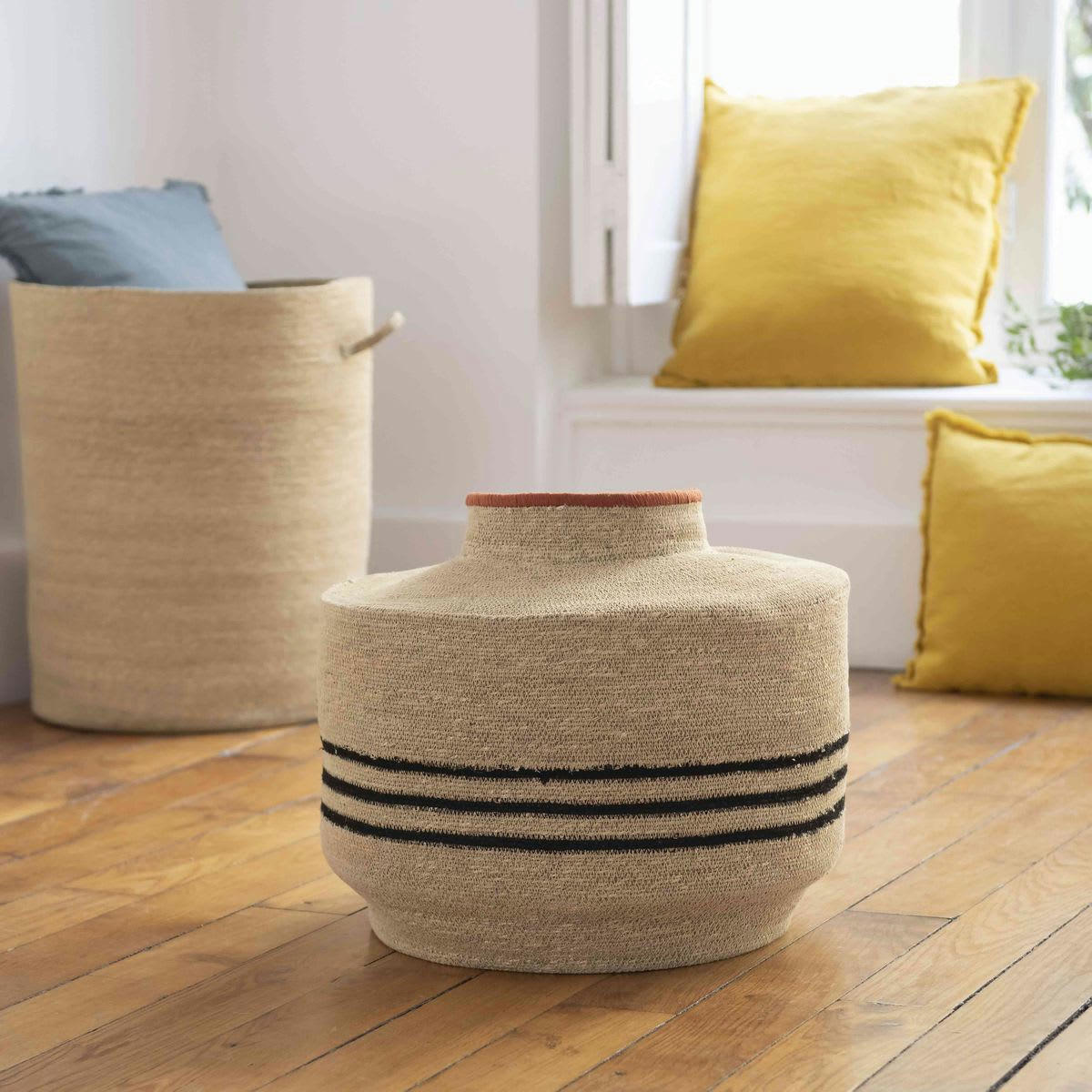 - Jarre en jonc de mer