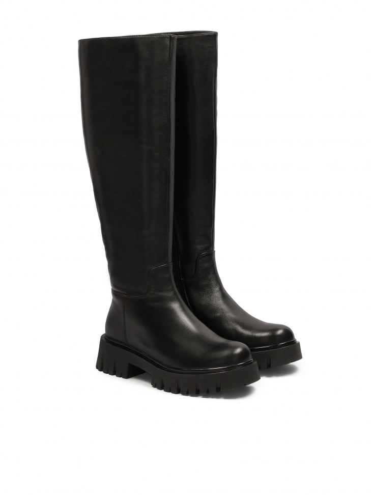 High boots on track sole