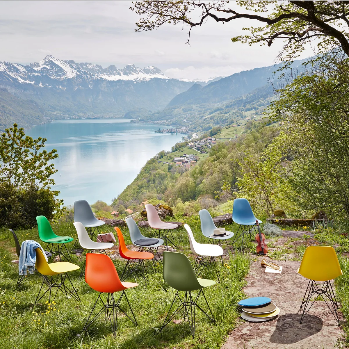 Vitra - Eames Plastic Side Chair DSR