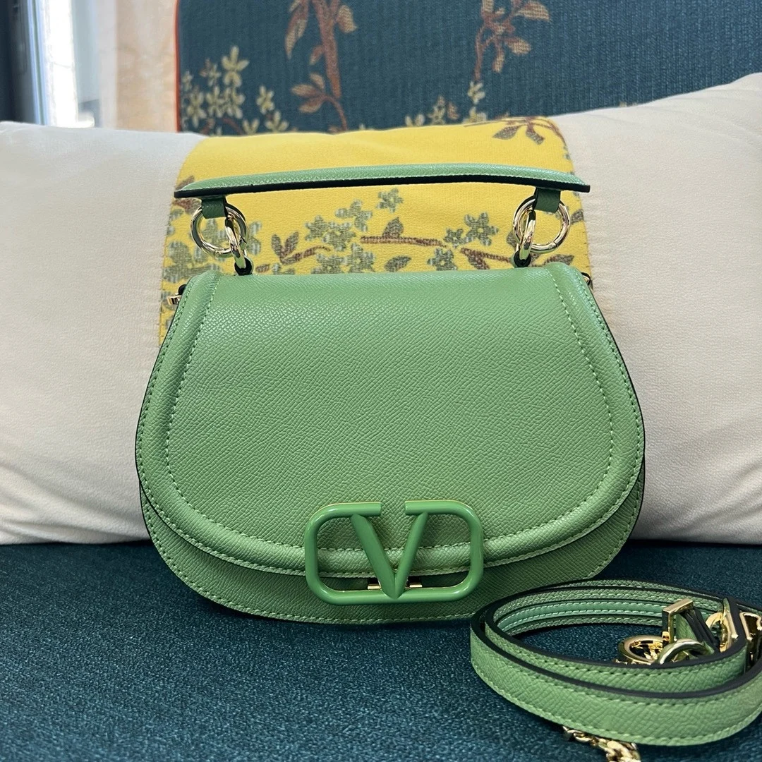 Valentiono VLogo Grainy Flap Tote