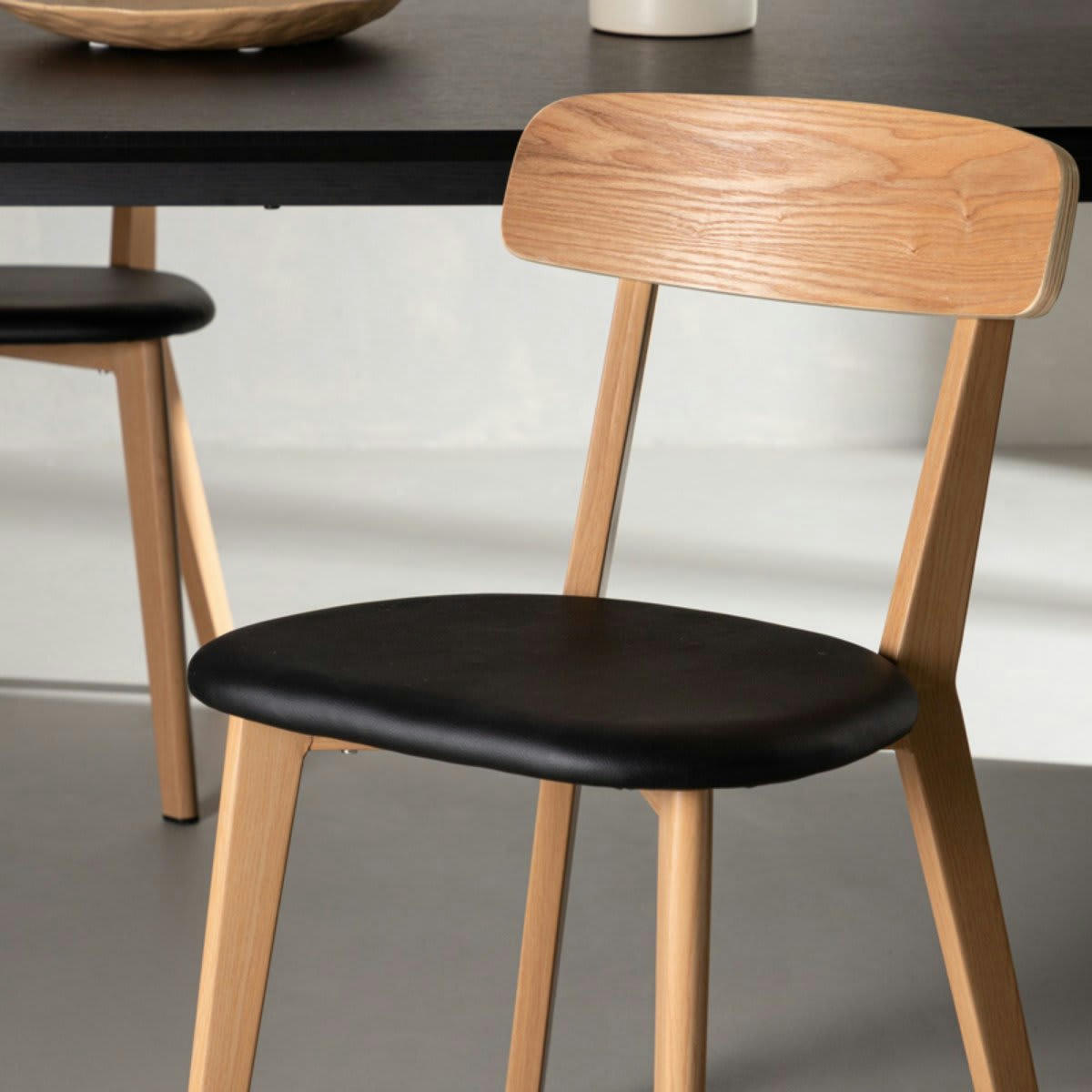 LEBRANA - Lot de 2 chaises modernes en bois et simili