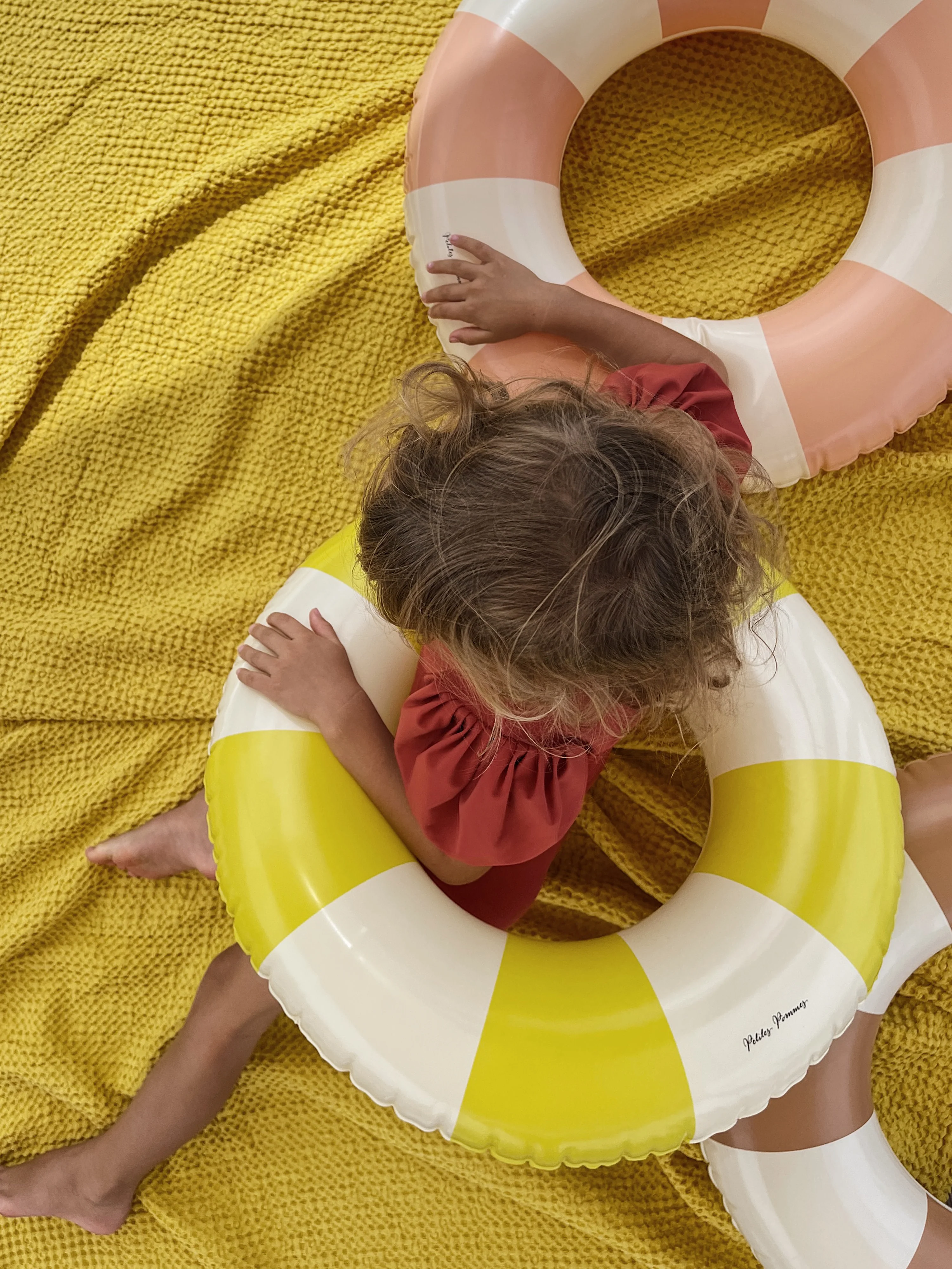 Handgefertigter Schwimmring Peach Daisy