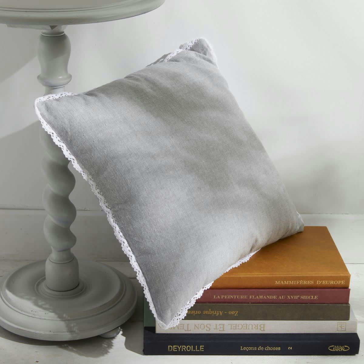 CHARME - Coussin déhoussable avec dentelle en coton gris 40x40