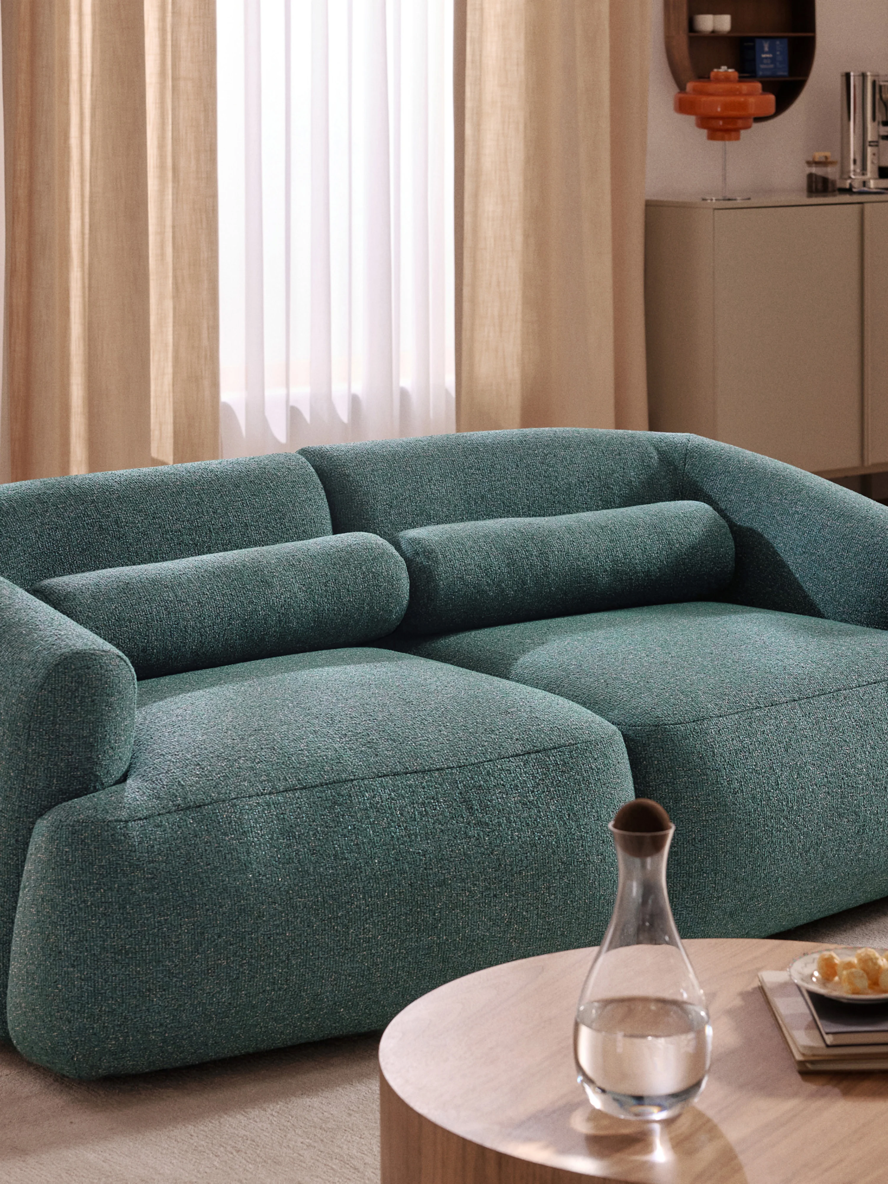 Bouclé-Sofa-Nackenrolle Sofia