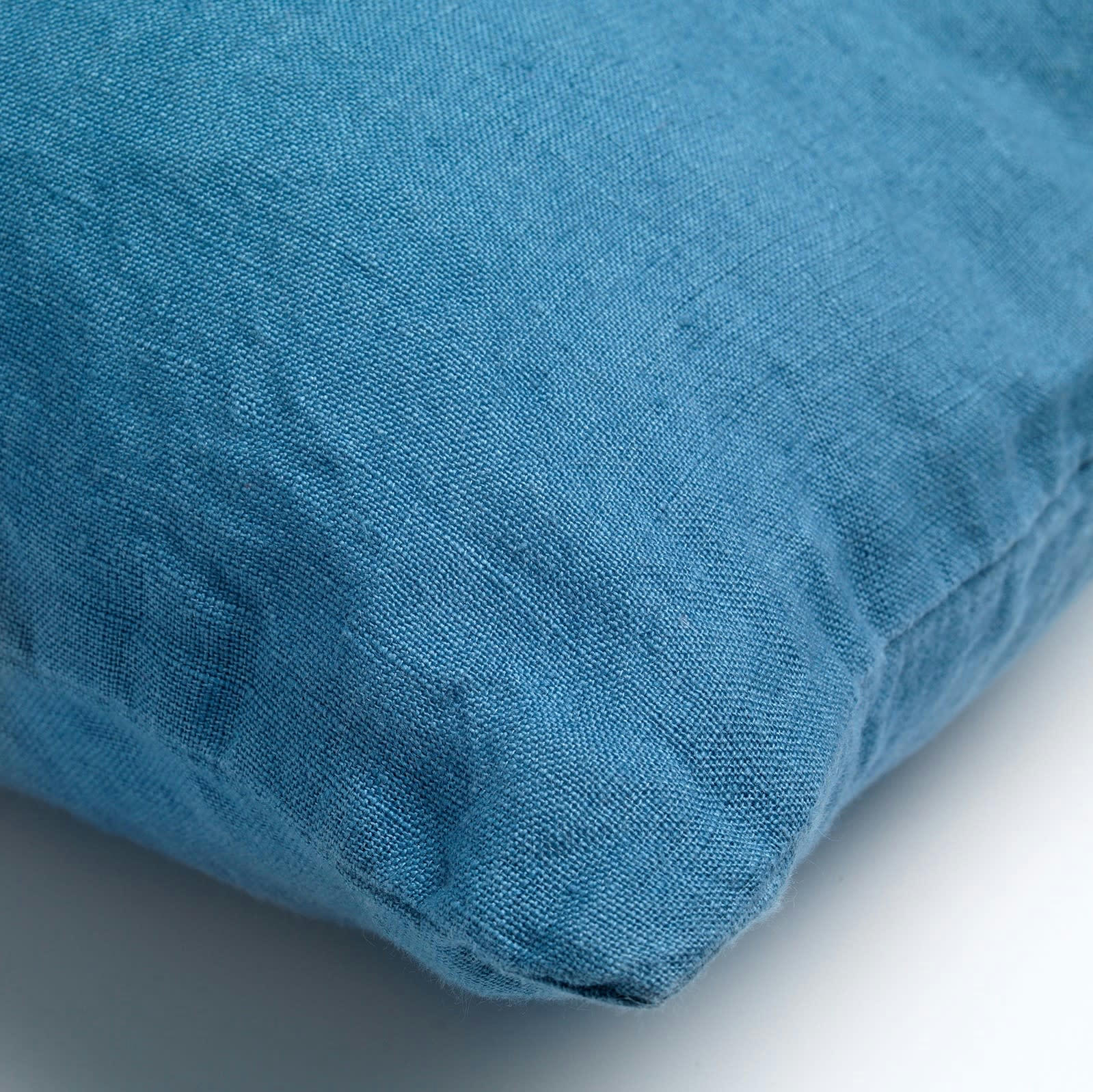 LINN - Coussin - bleu en laine 45x45 cm uni