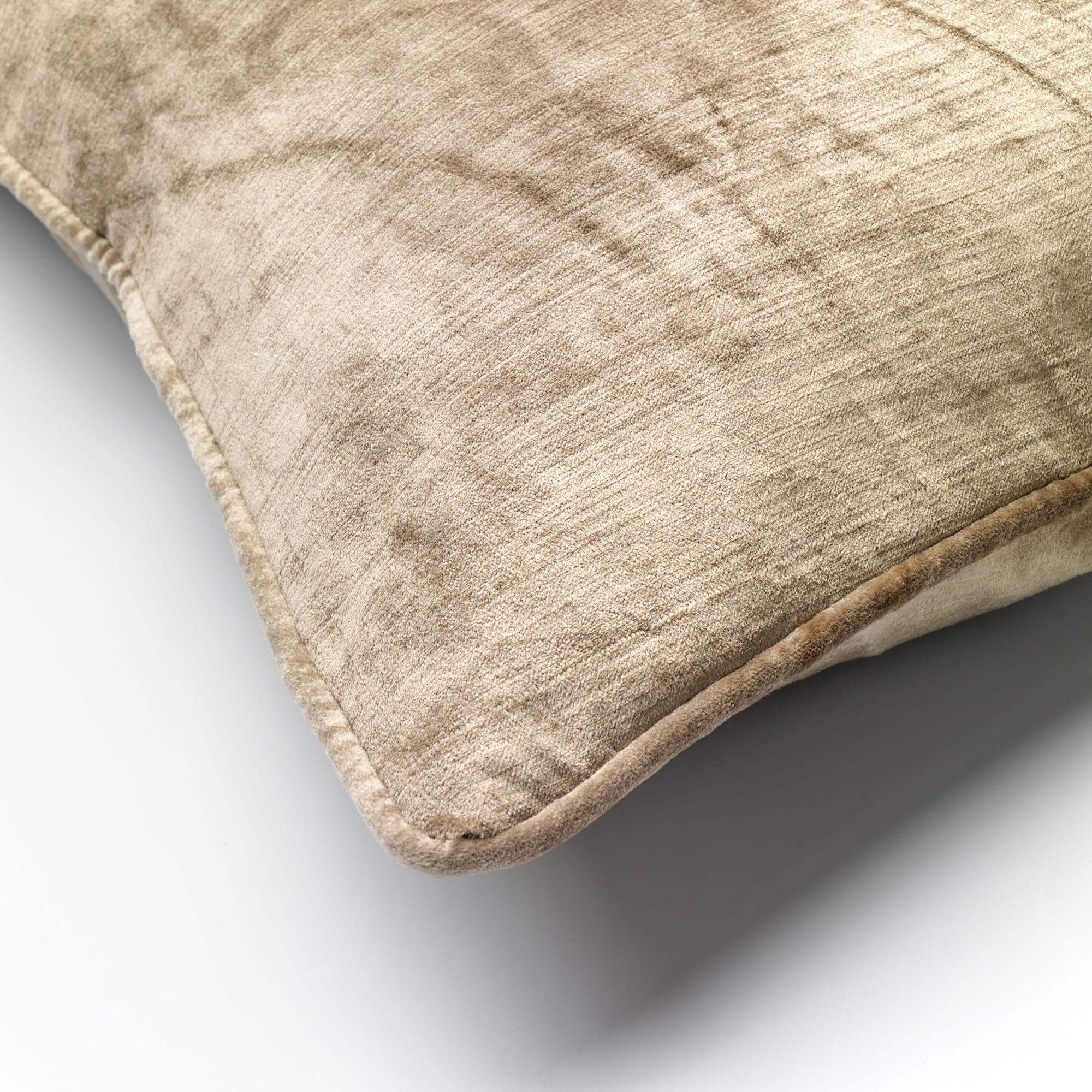 - Coussin beige en velours 50x50 cm uni