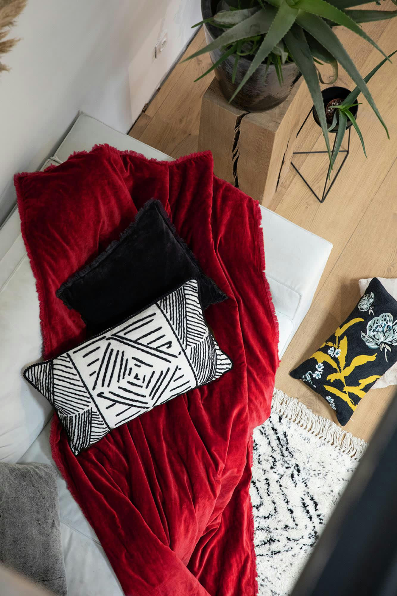 FARA - Plaid uni  en coton rubis 135 x 200