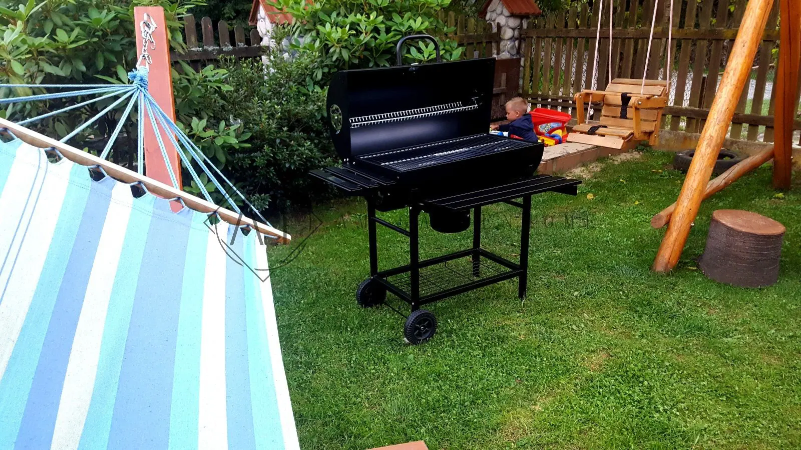 Grill ogrodowy węglowy