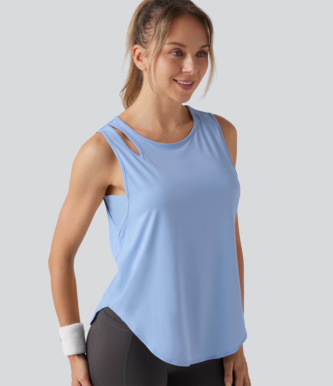 Débardeur de running effet frais InstantCool à encolure arrondie, découpe ajourée et ourlet arrondi protection solaire UPF50