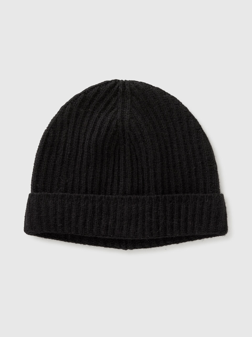 Hat in pure virgin wool