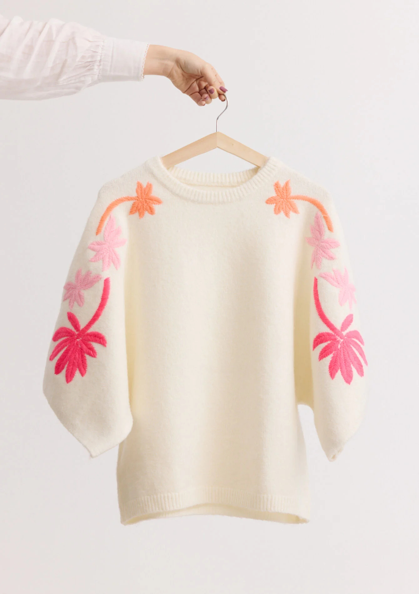 Geborduurde bloemenpull