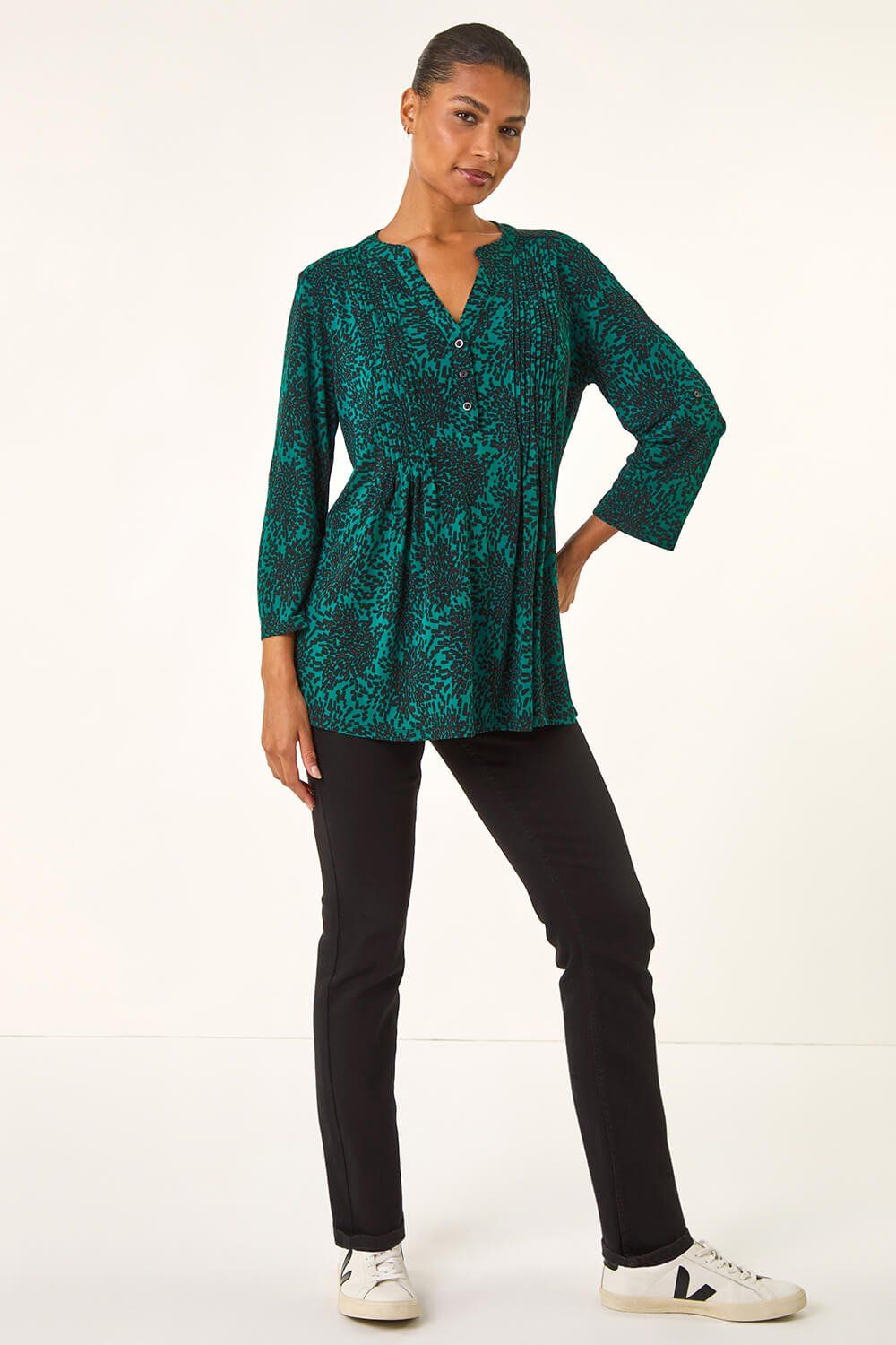 Roman Abstract Print V-Neck Stretch Shirt