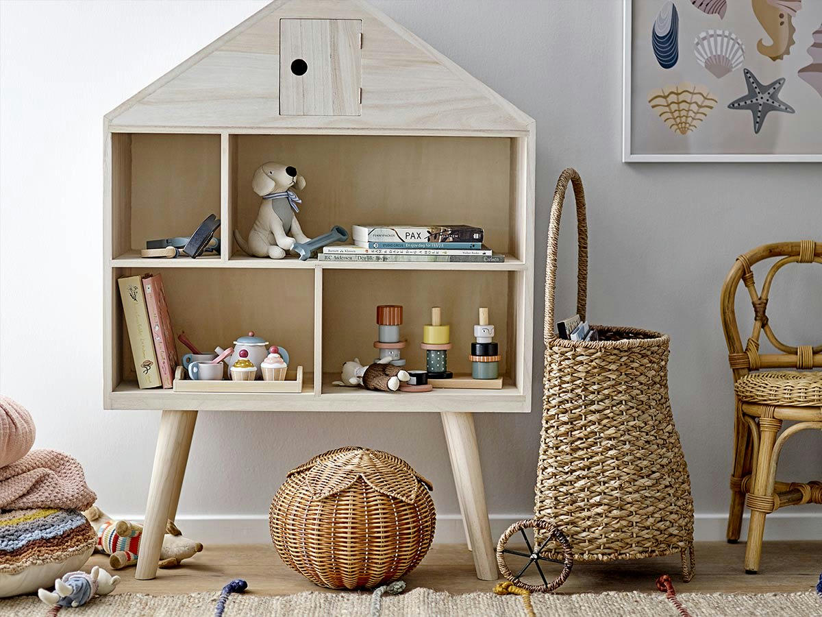 - Maison de poupée en bois clair