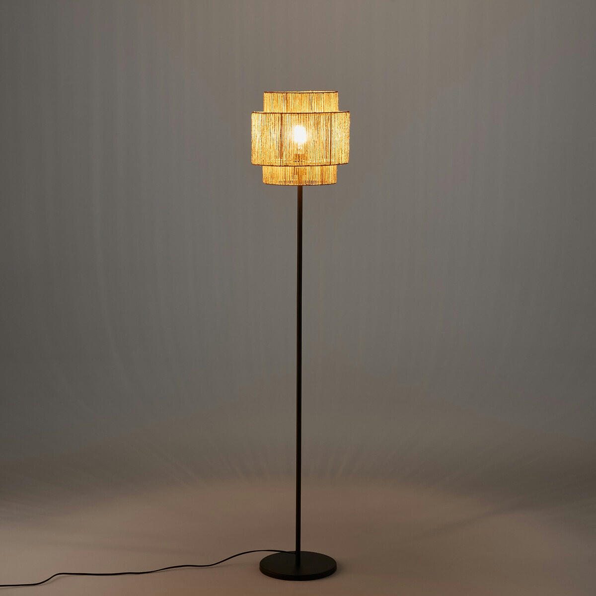 Lampadaire en métal fer et chanvre, Yaku