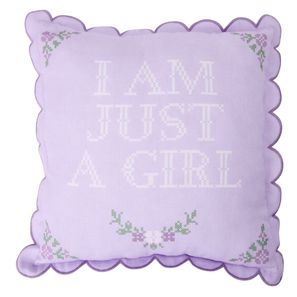 Coussin carré Girl façon point de croix contour ondulé 44x44cm (2 modèles)