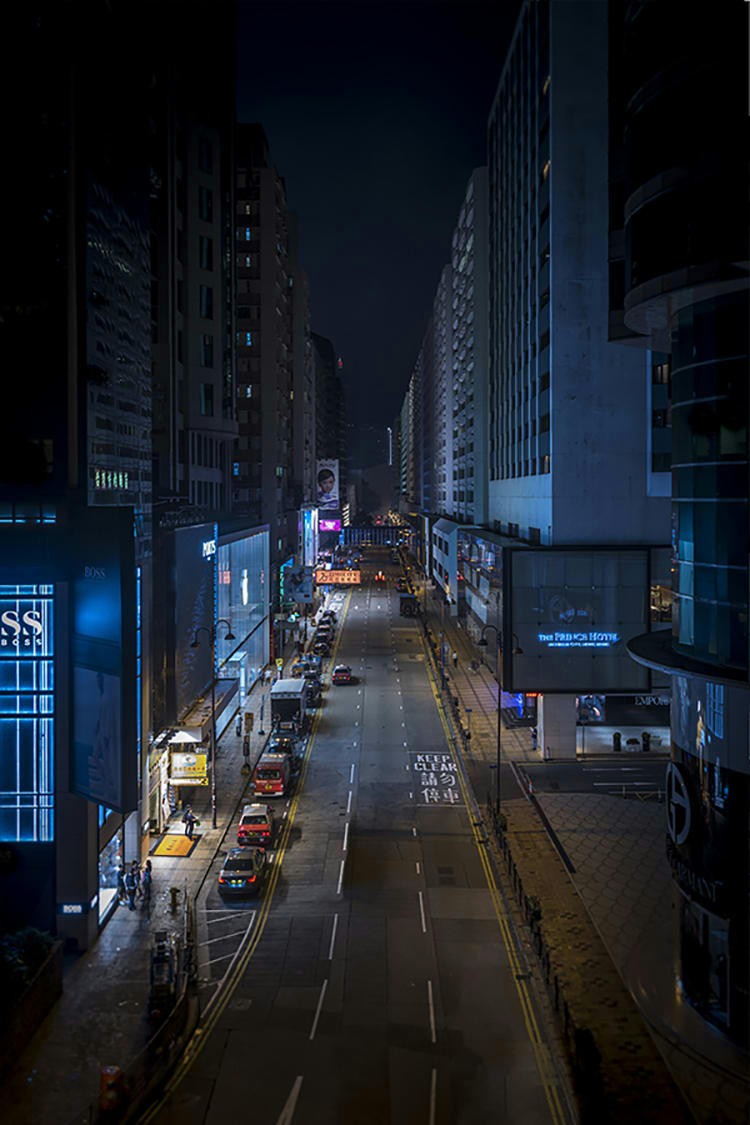 KOWLOON STREET - Photographie d'art de Romain Farge 30x45 cm sur plexi