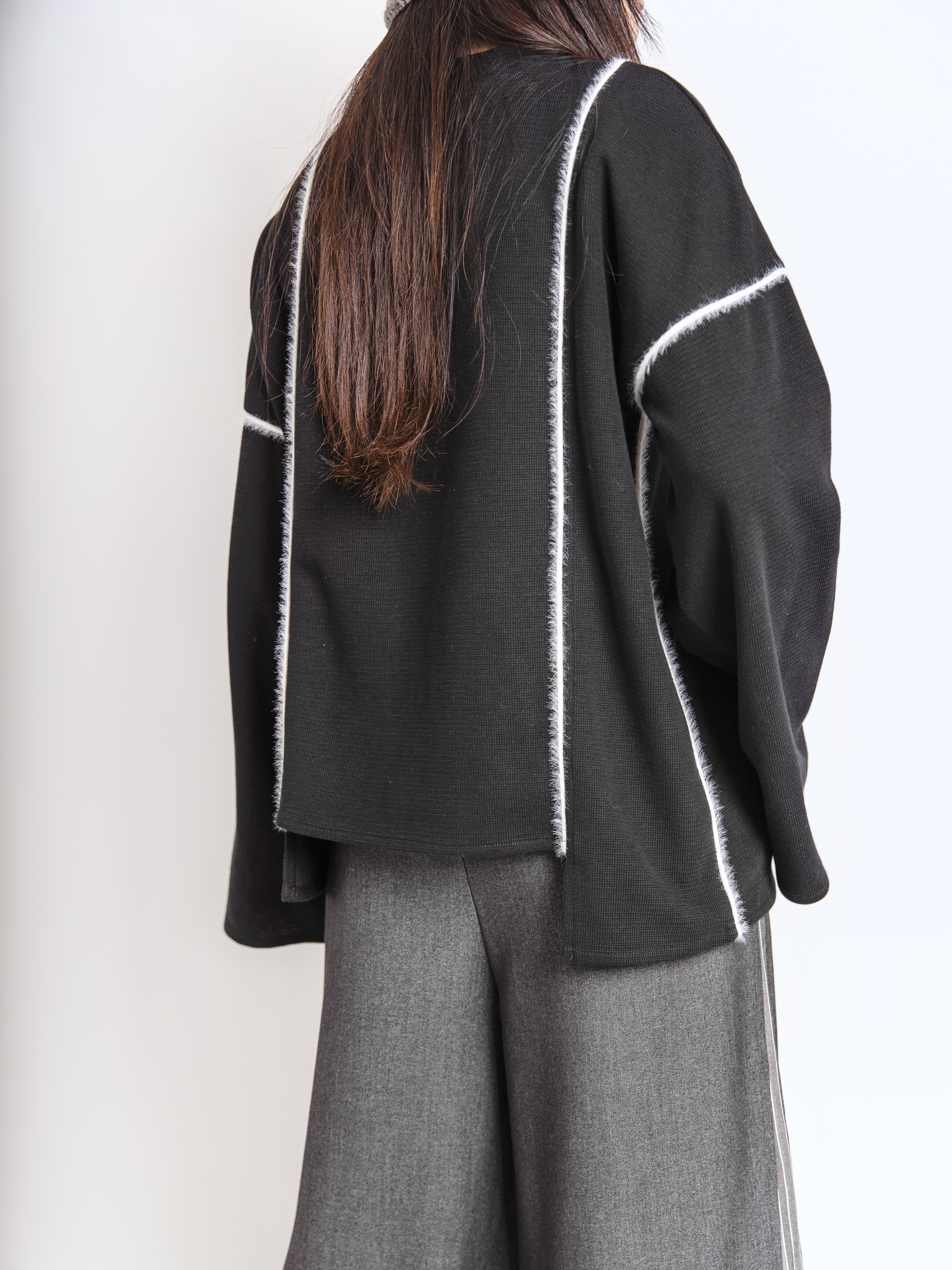 Oversized fluffy trim top - 25WRT225A
