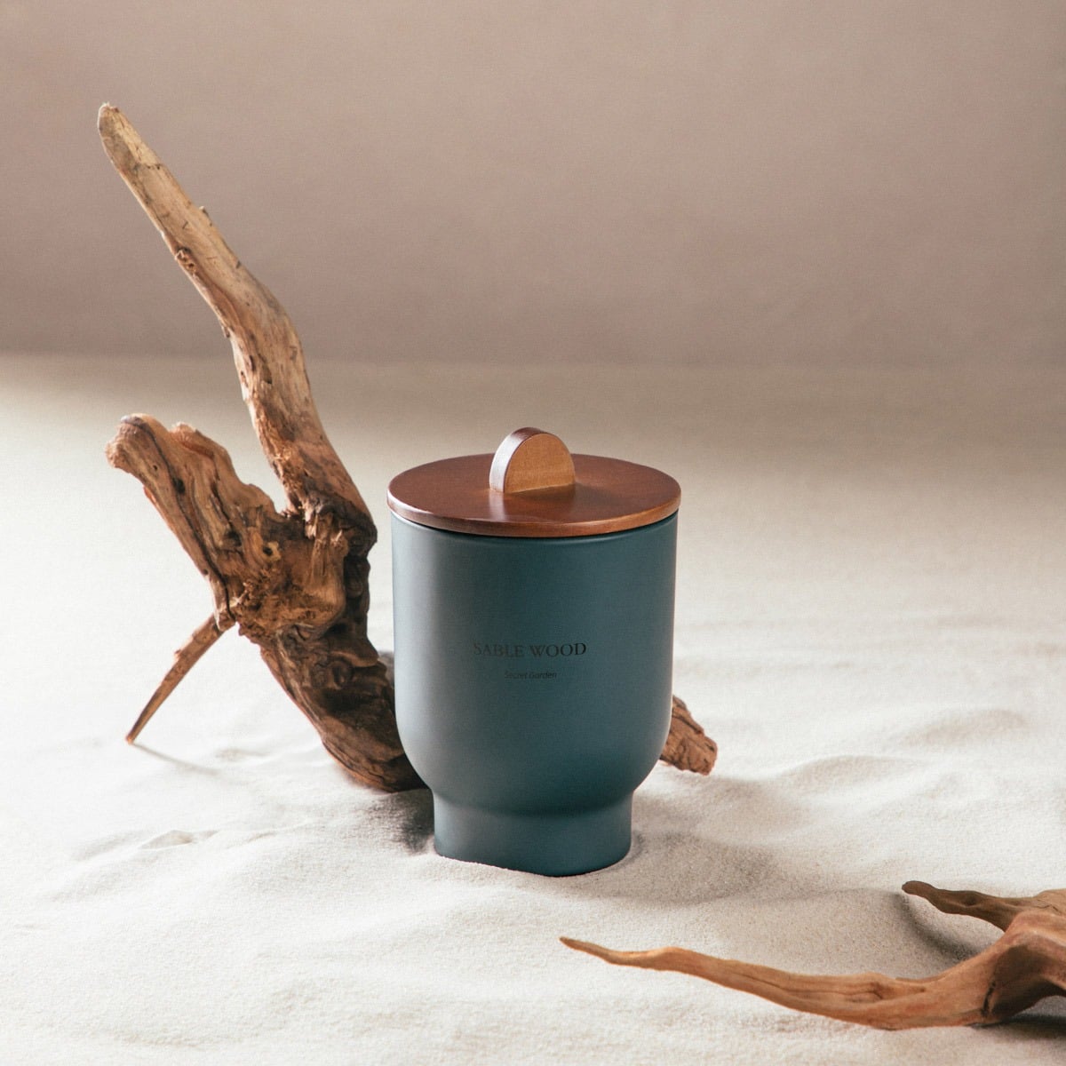 Świeca zapachowa SABLE WOOD Secret Garden 400 g