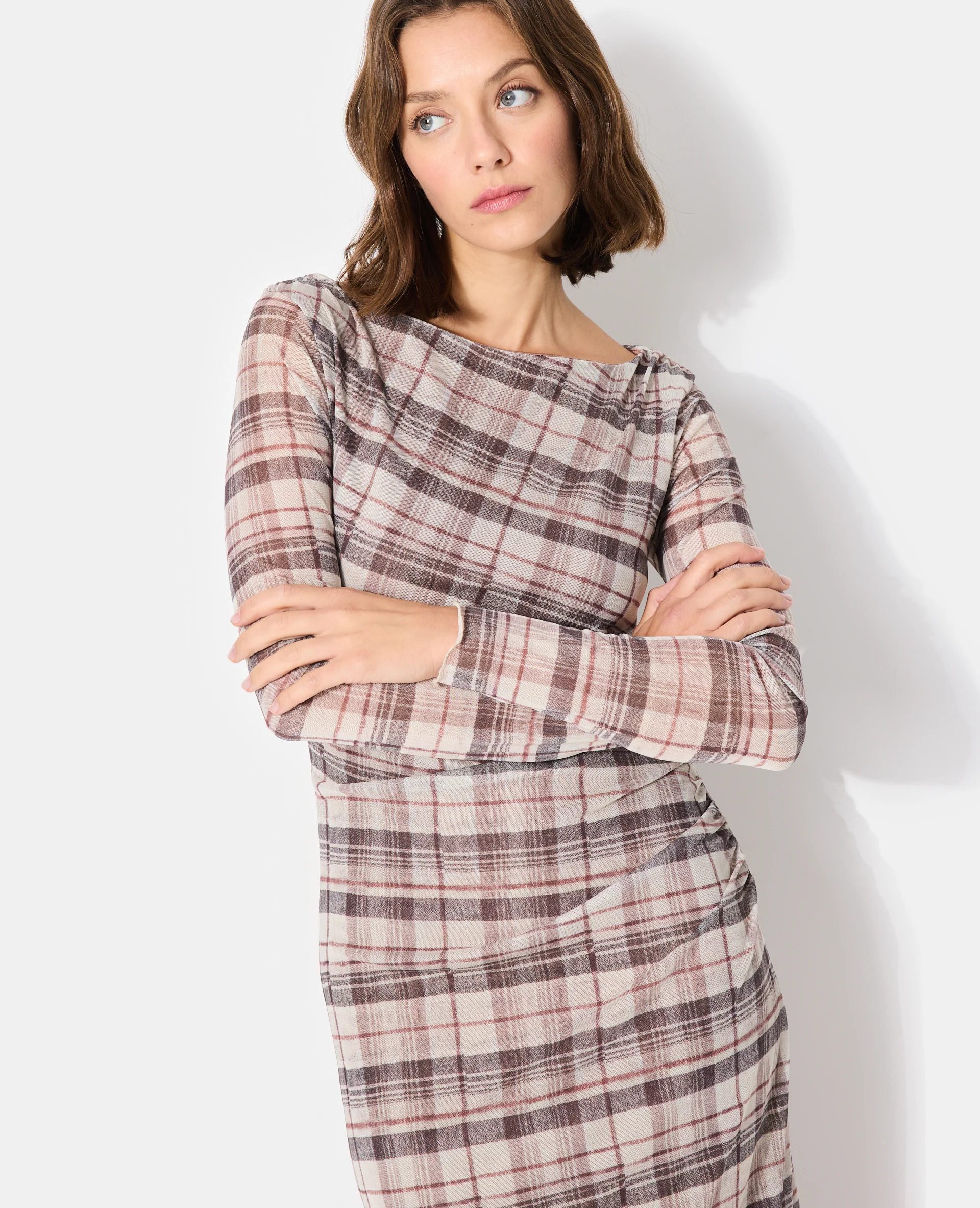 Robe longue en résille motif carreaux