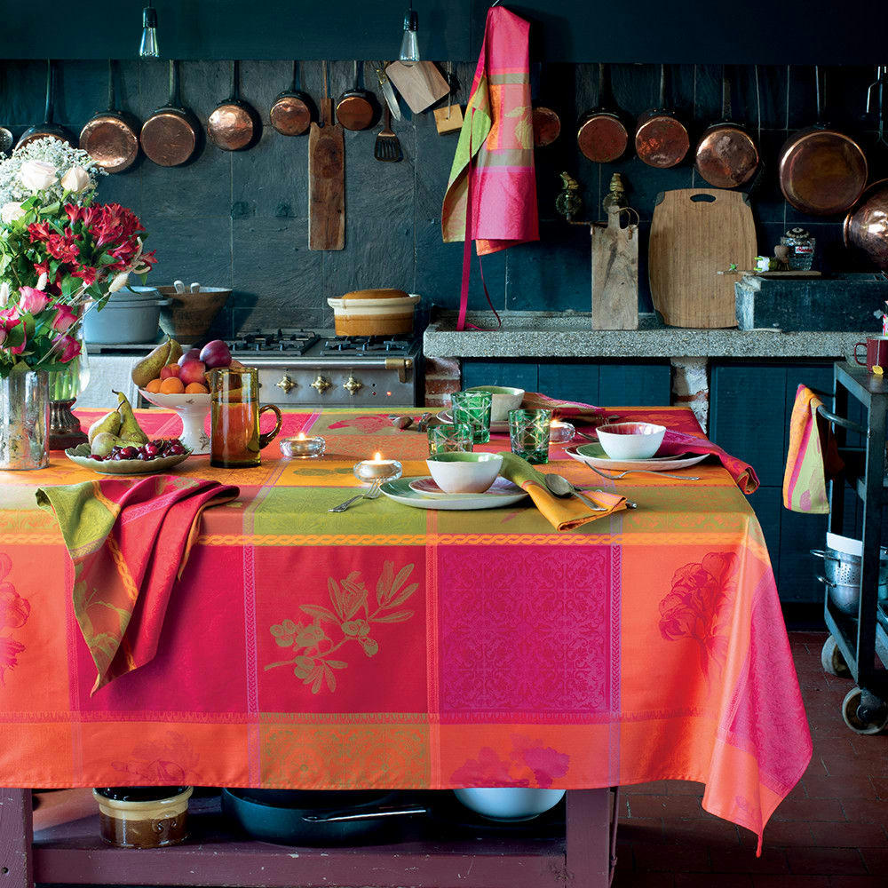 MILLE TUTTI FRUTTI SANGRIA - Nappe carrée enduit imperméable pur coton multicolore 175x175 cm