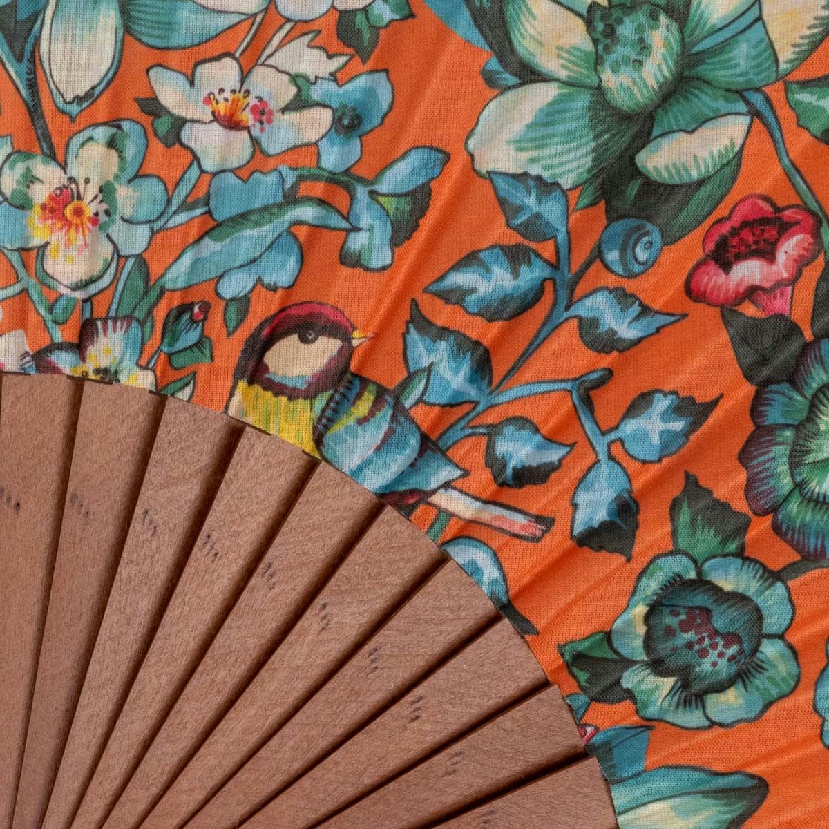 NILA - Éventail en bois de merisier et coton imprimé fleuri orange
