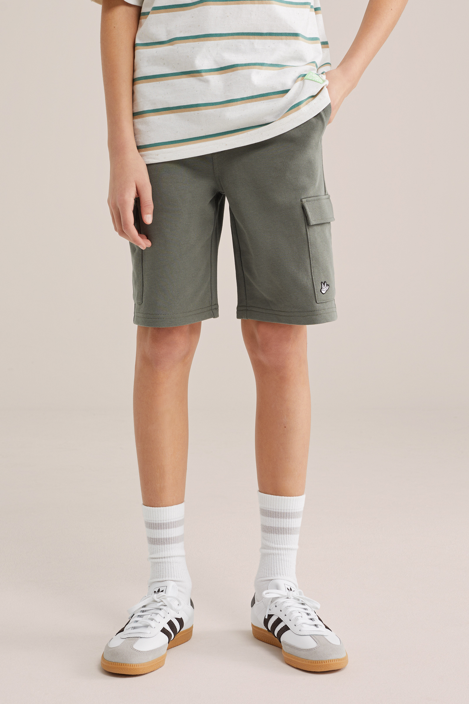 Jongens regular fit sweat cargoshort met embroidery