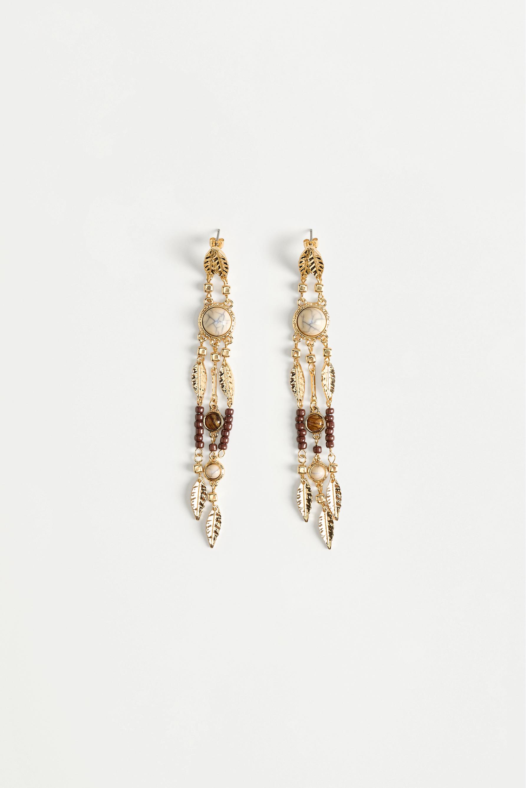 Pendientes largos con piedras y hojas