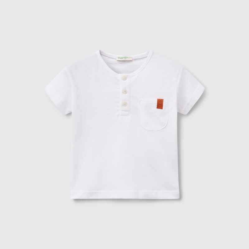 T-shirt with henley neck