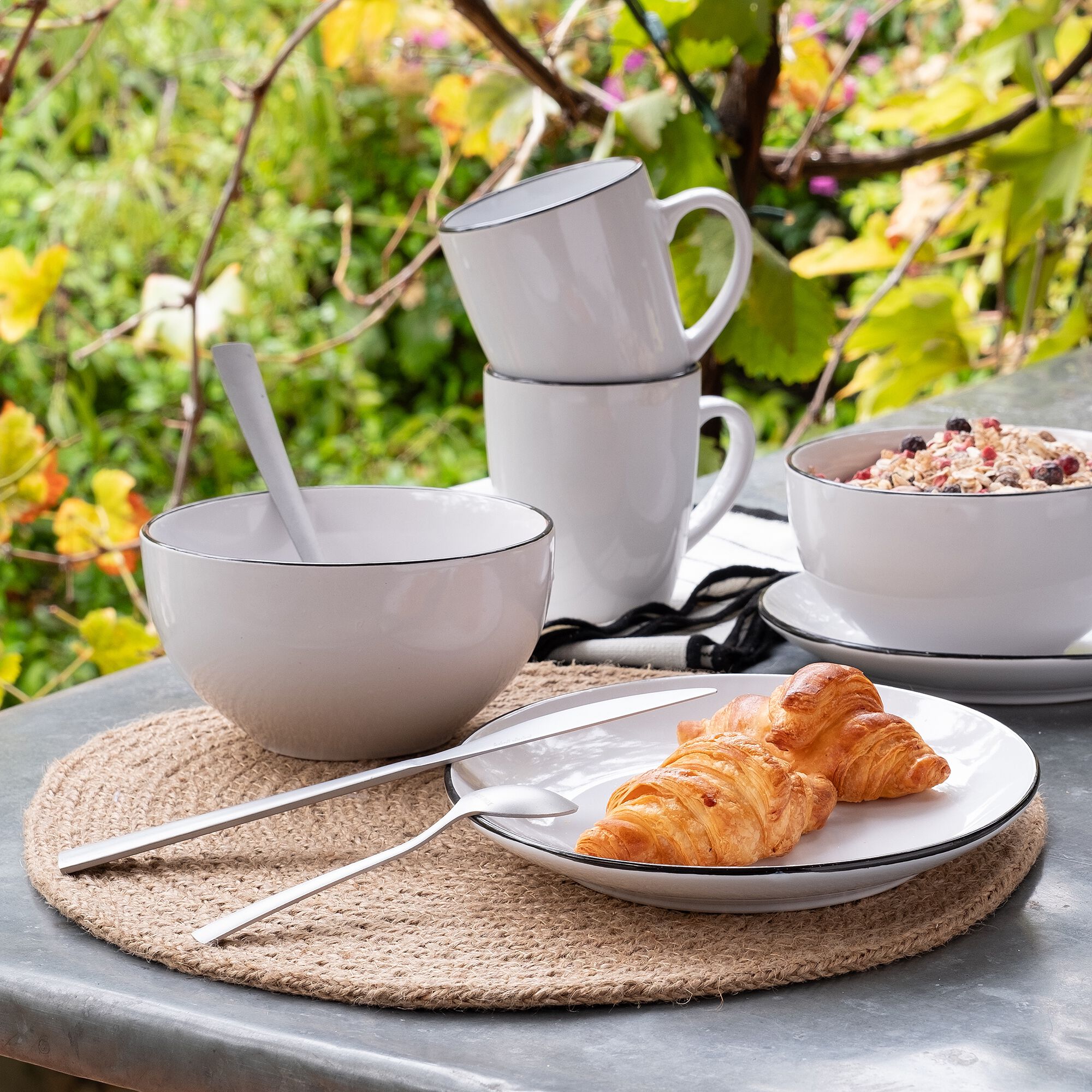 ANNE - Assiette à dessert en grès avec liserai noir D19,2cm - blanc