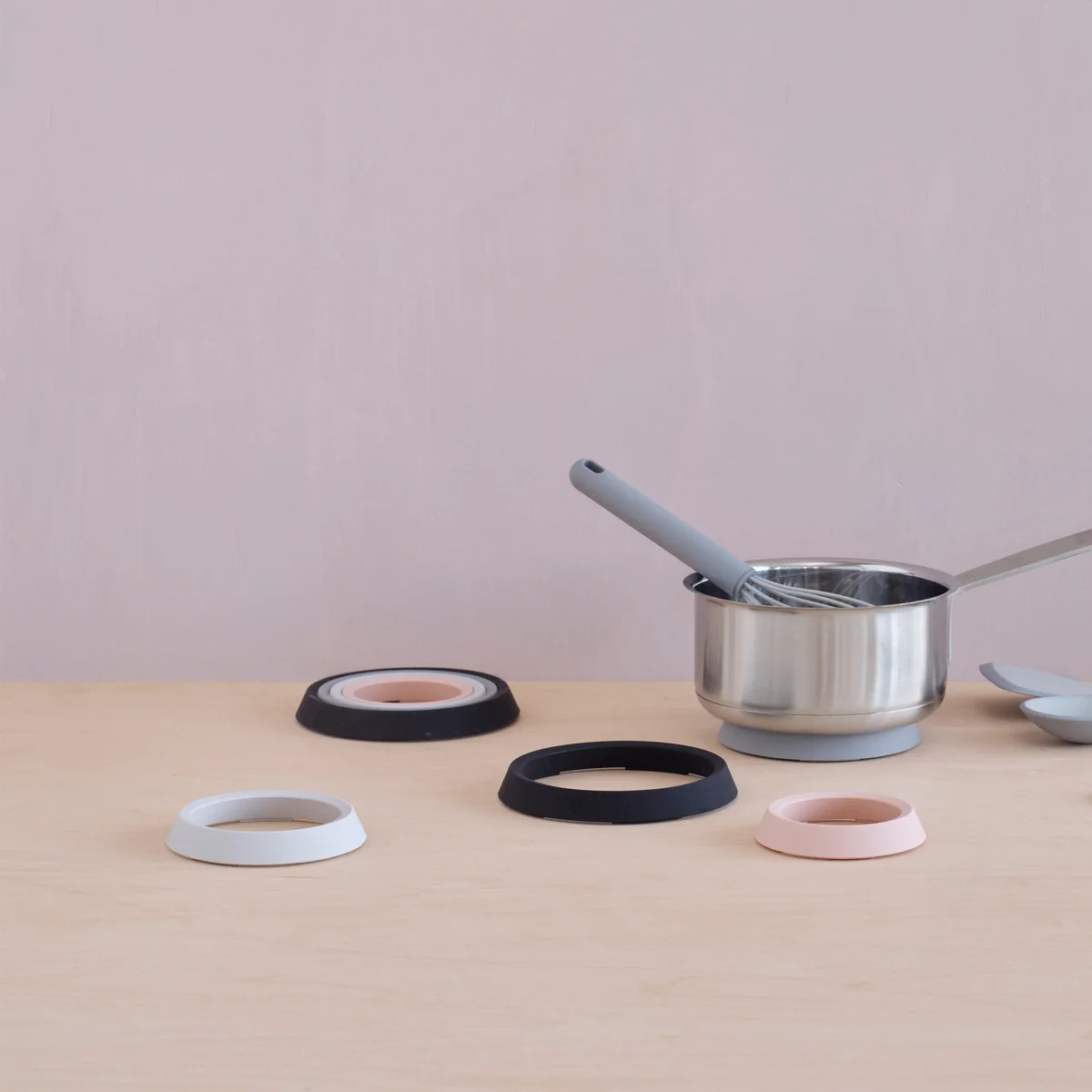 Rig-Tig by Stelton - Place-It Untersetzer, schwarz / dunkelgrau / hellgrau / rose (4er-Set)