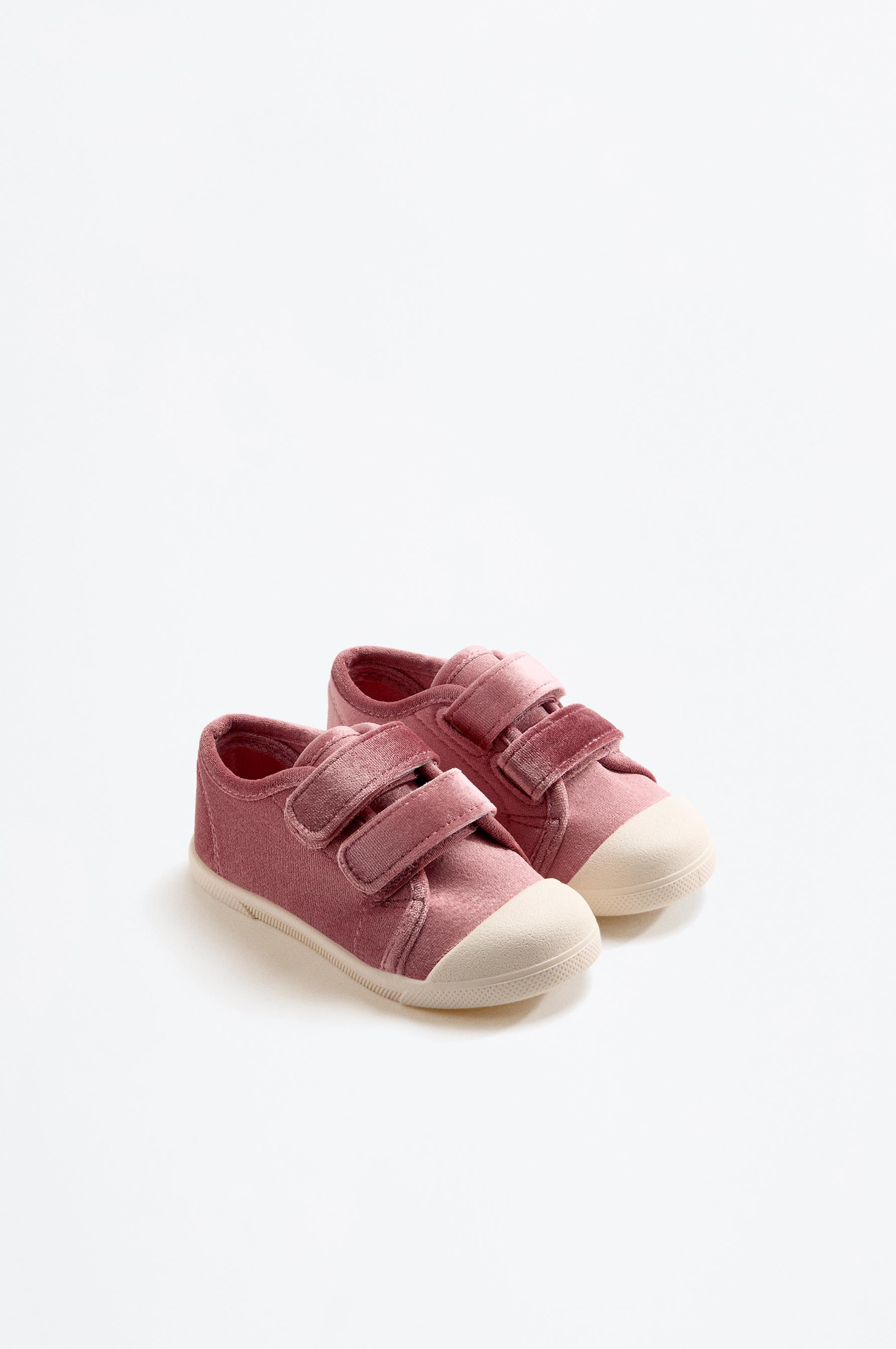 Zapatilla puntera terciopelo