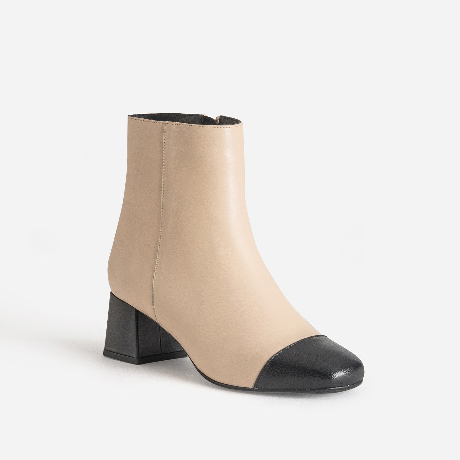 Boots beige cuir bout noir