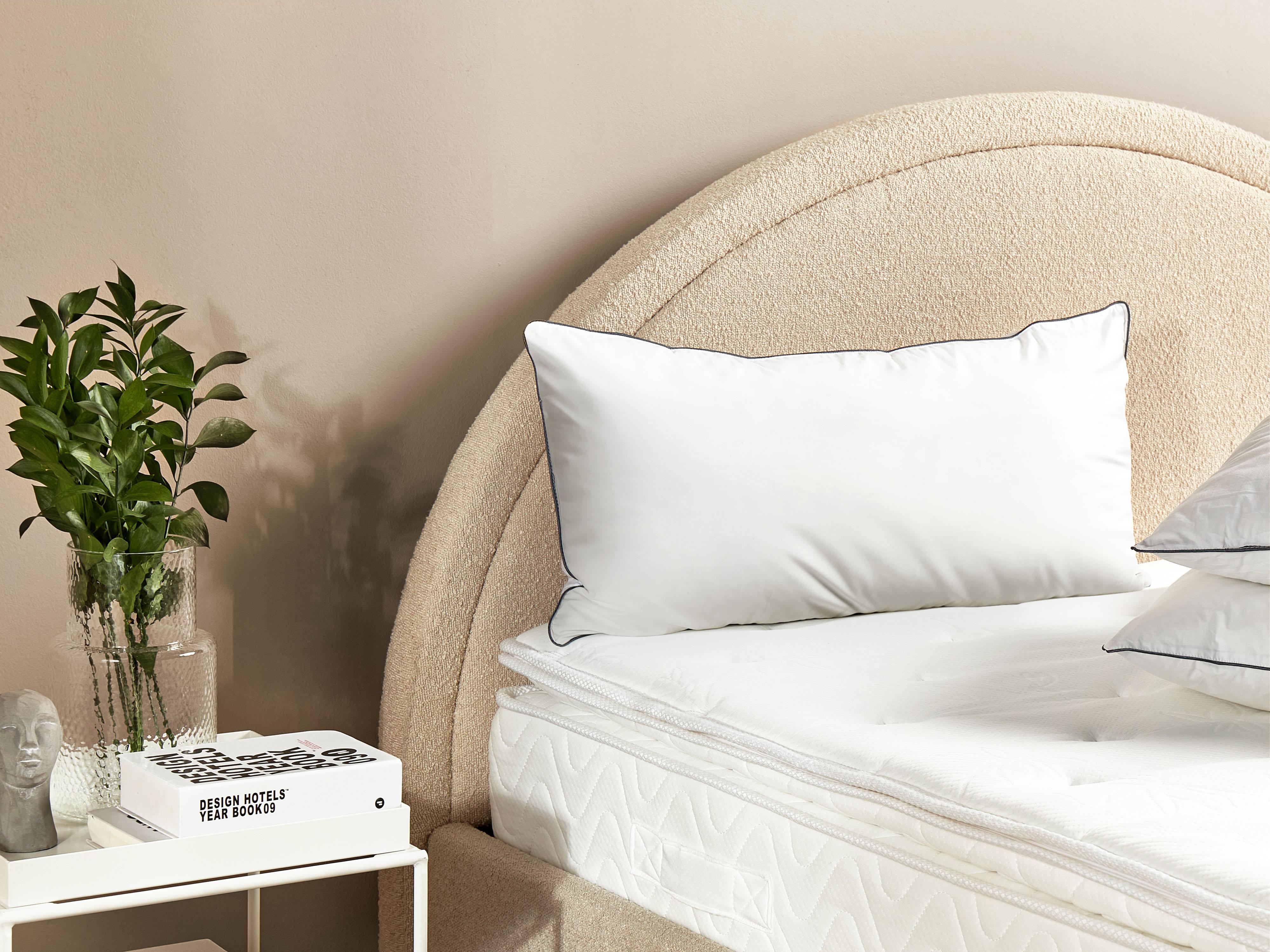 Set of 2 Bed Pillows PELISTER Low Microfibre 40 x 80 cm White