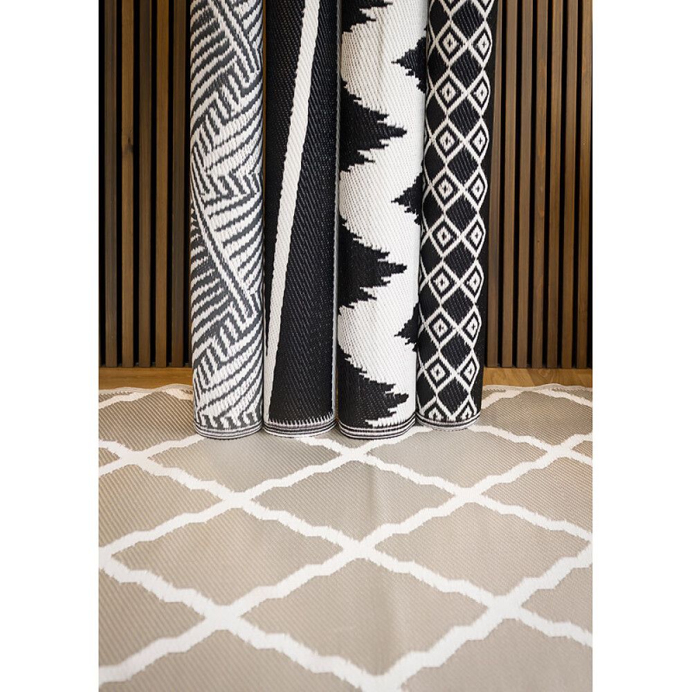 UTETEPPE MATTBOLAGET VELUM SVART/HVIT 150X200CM