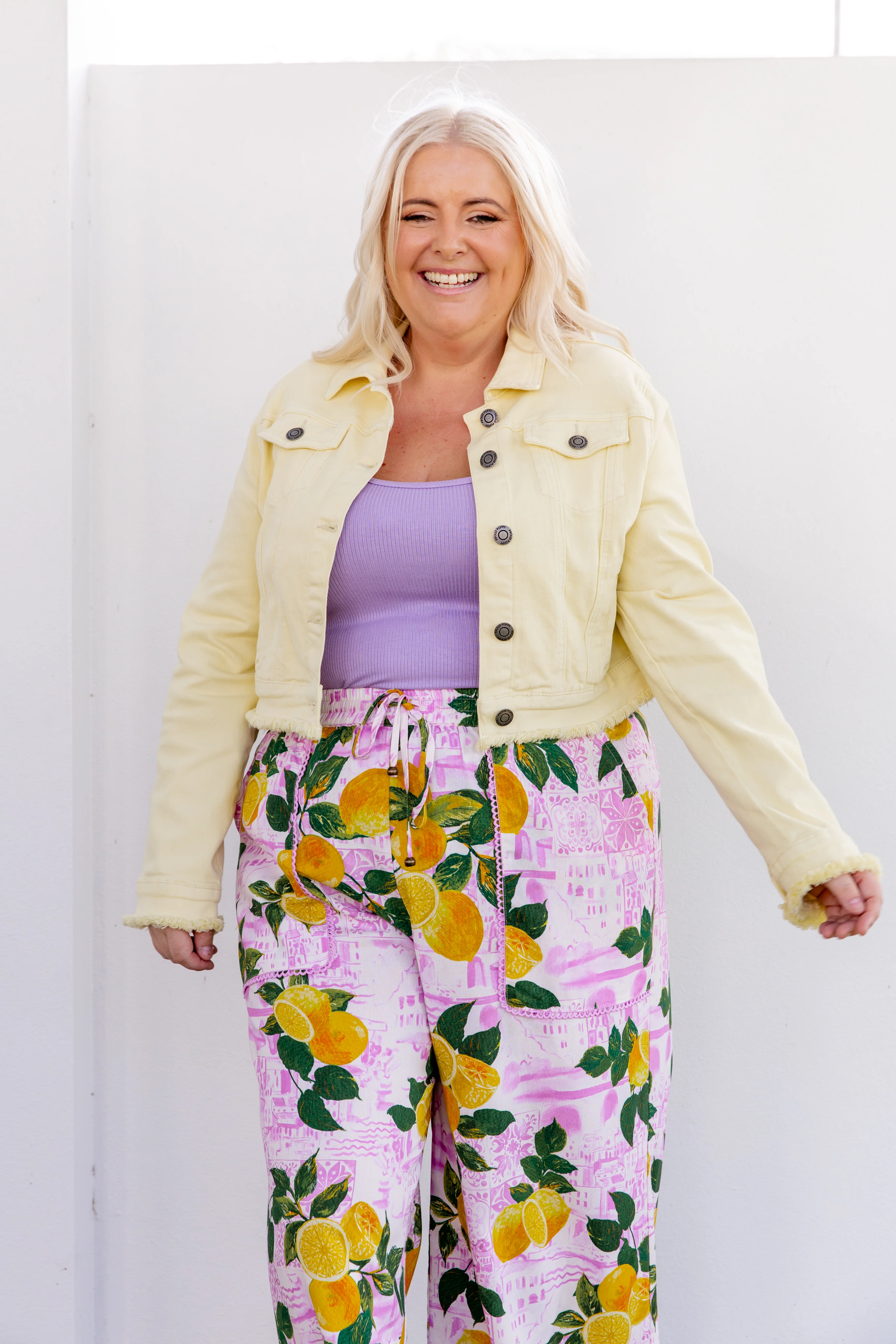 Kenzi Cropped Denim Jacket in Lemon Butter